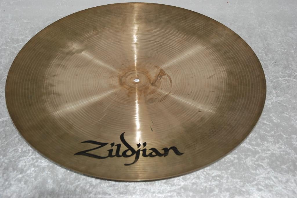 Zildjian Avedis open logo flat top ride 3761gr 22 inch, Gebruikt, ., Drums of Percussie, Ophalen of Verzenden