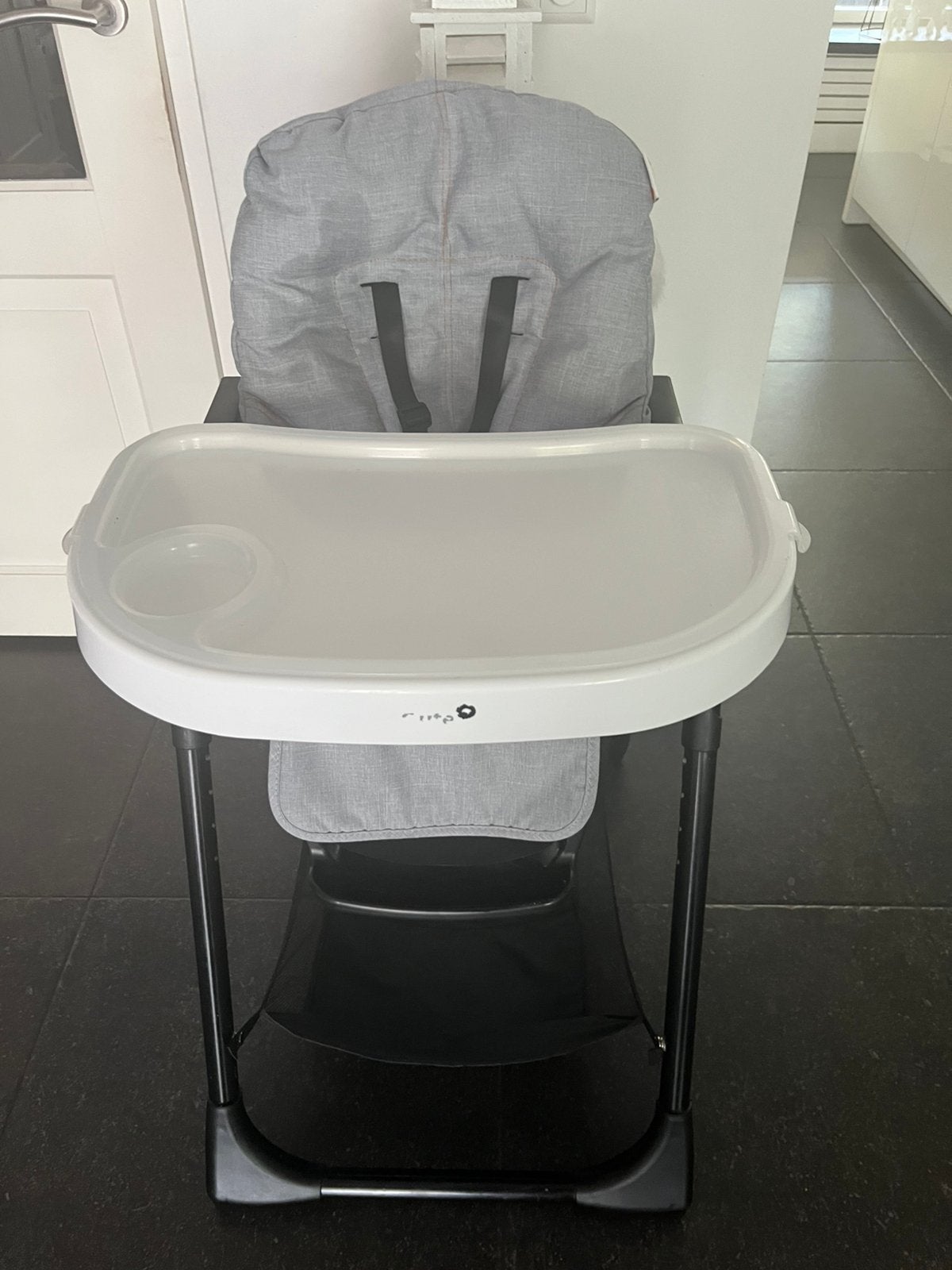 Wute kinderstoel, Ophalen, Zo goed als nieuw, Inklapstoel, Gordel(s)