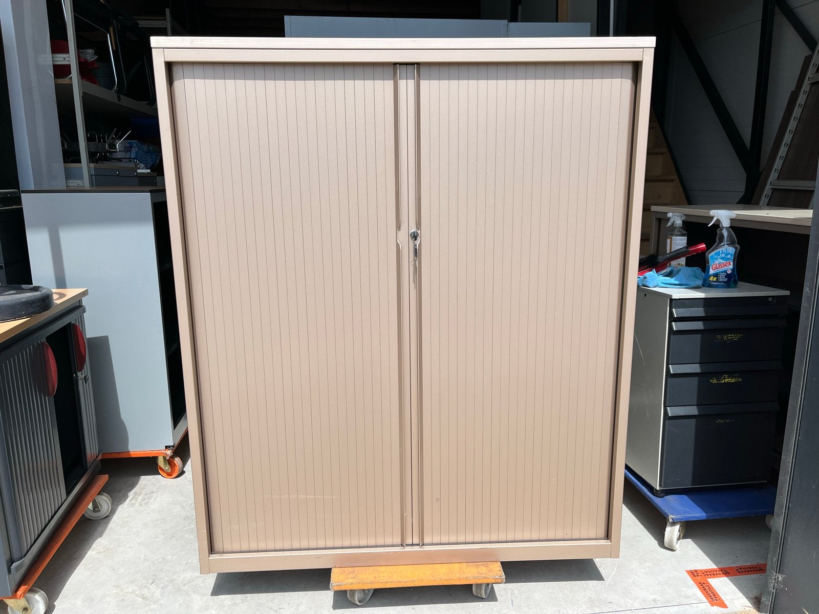 Mewaf roldeurkast met aluminium roldeuren, Huis en Inrichting, Kasten | Roldeurkasten en Archiefkasten, Ophalen, 100 tot 150 cm