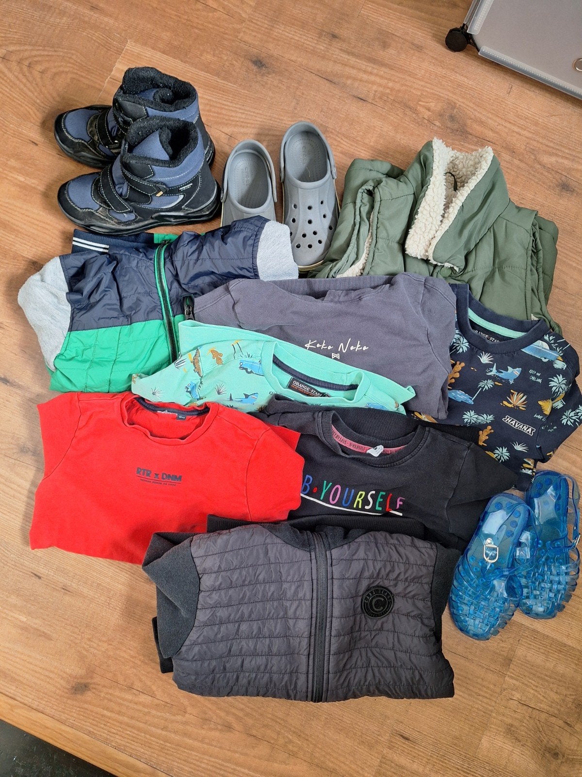 Kledingpakket maat 134 en schoenen maat 33, Ophalen of Verzenden, Zo goed als nieuw, Jongen, Setje