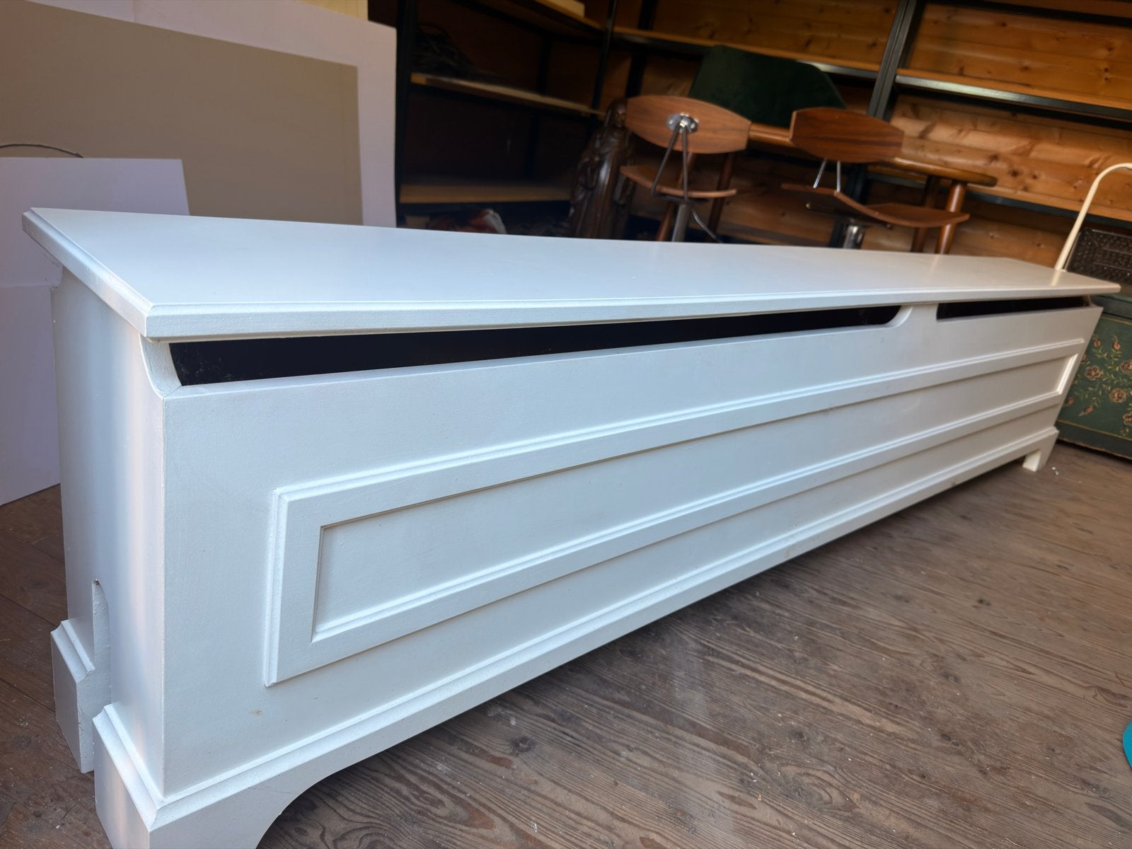 Lange witte radiatorombouw, klassieke stijl. 3 stuks. Gratis, Ophalen of Verzenden, Gebruikt