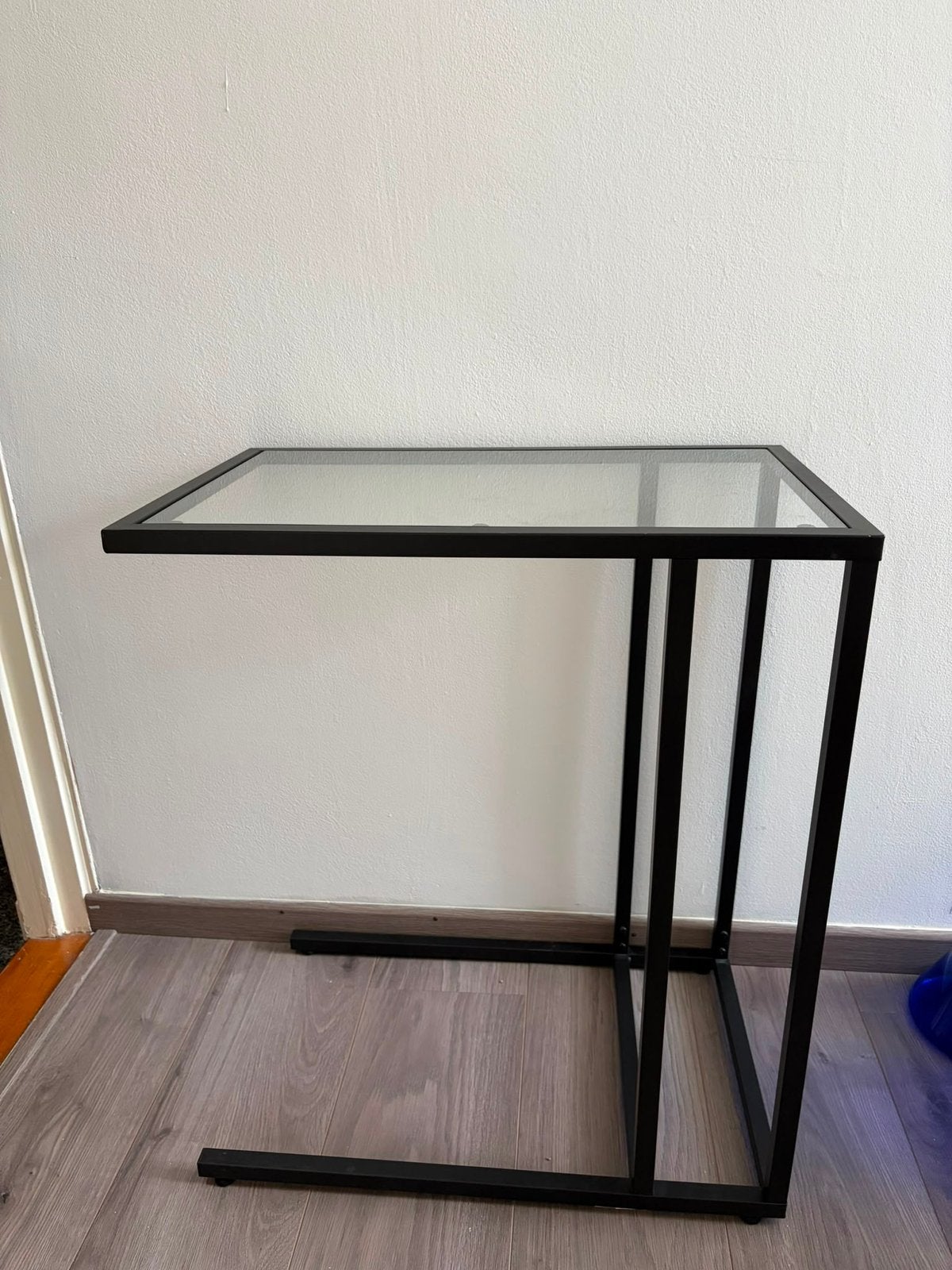 Ikea VITTSJÖ laptophouder zwartbruin/glas 35x65 cm, Ophalen, Zo goed als nieuw