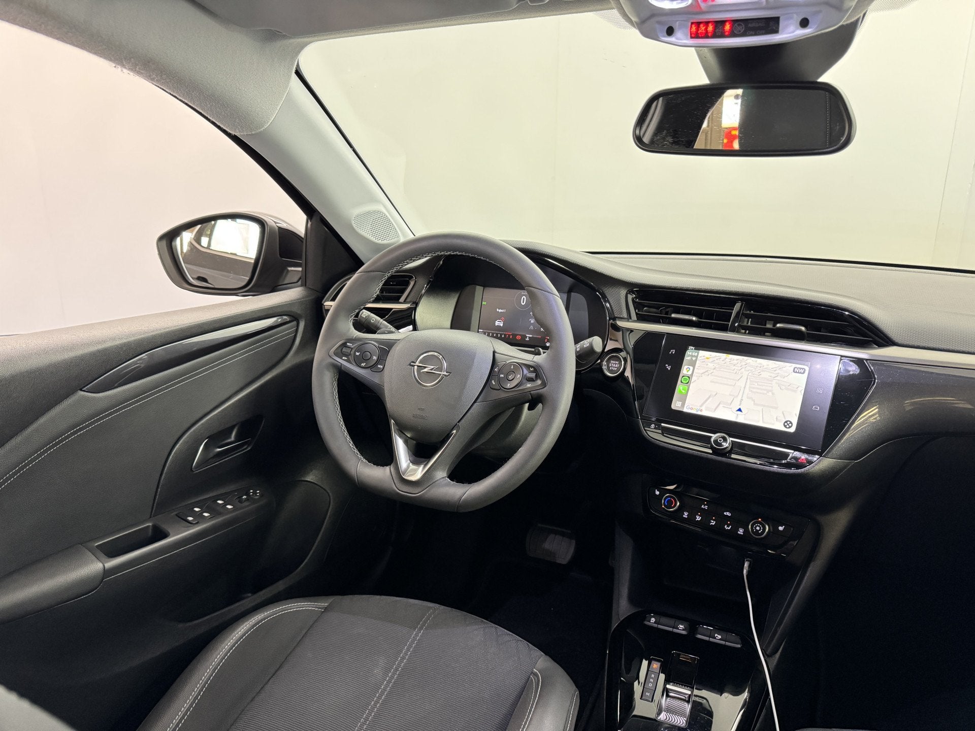 Opel Corsa Elegance 100PK AUT / Camera / Stoelverwarming / C, Auto's, Gebruikt, Zwart, Leder en Stof, 102 pk
