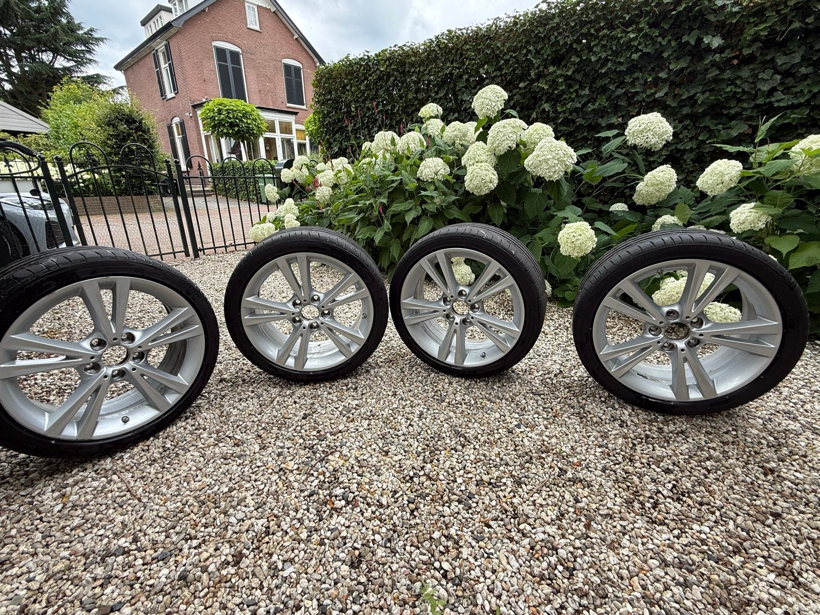 Set lichtmetalen 18 inch BMW velgen met Bridgestone zomerban, Auto-onderdelen, Banden en Velgen, Ophalen, 18 inch, Gebruikt, Banden en Velgen