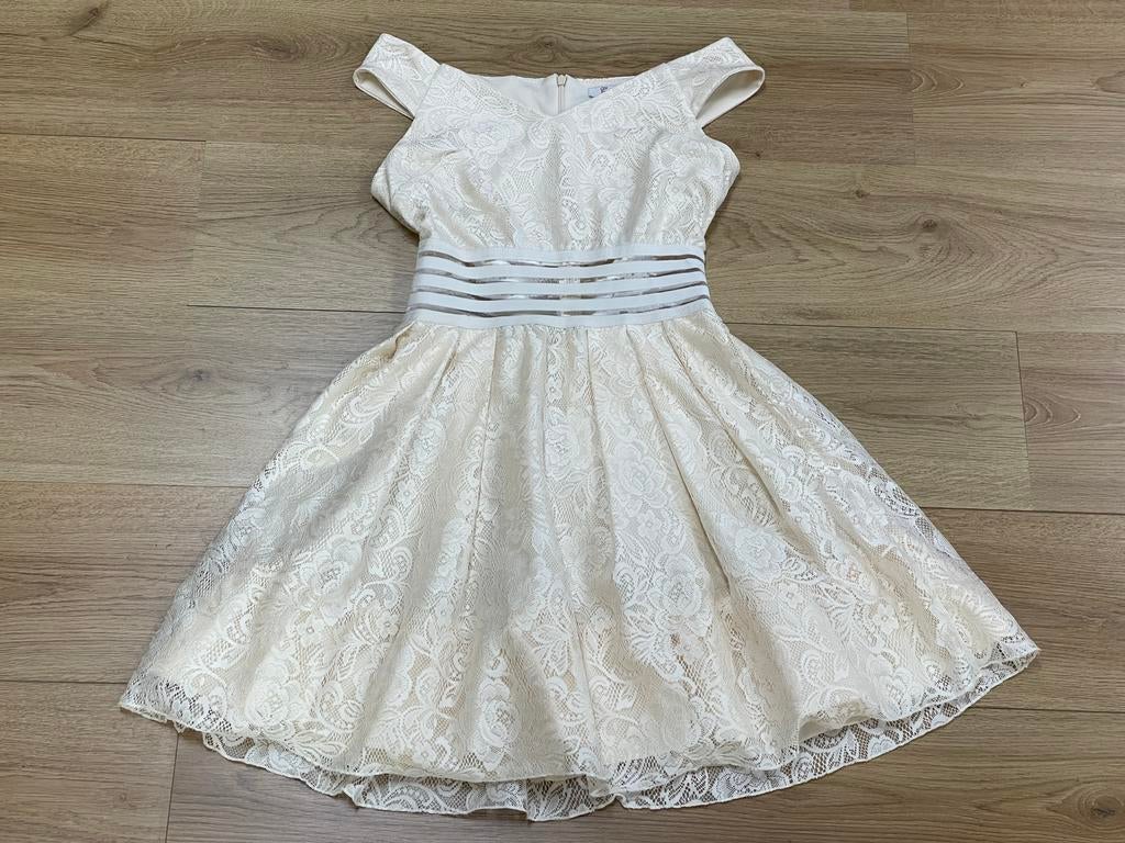 Prachtig kanten Choklate jurkje - maat M, Kleding | Dames, Gelegenheidskleding, Zo goed als nieuw, Cocktailjurk, Maat 38/40 (M)