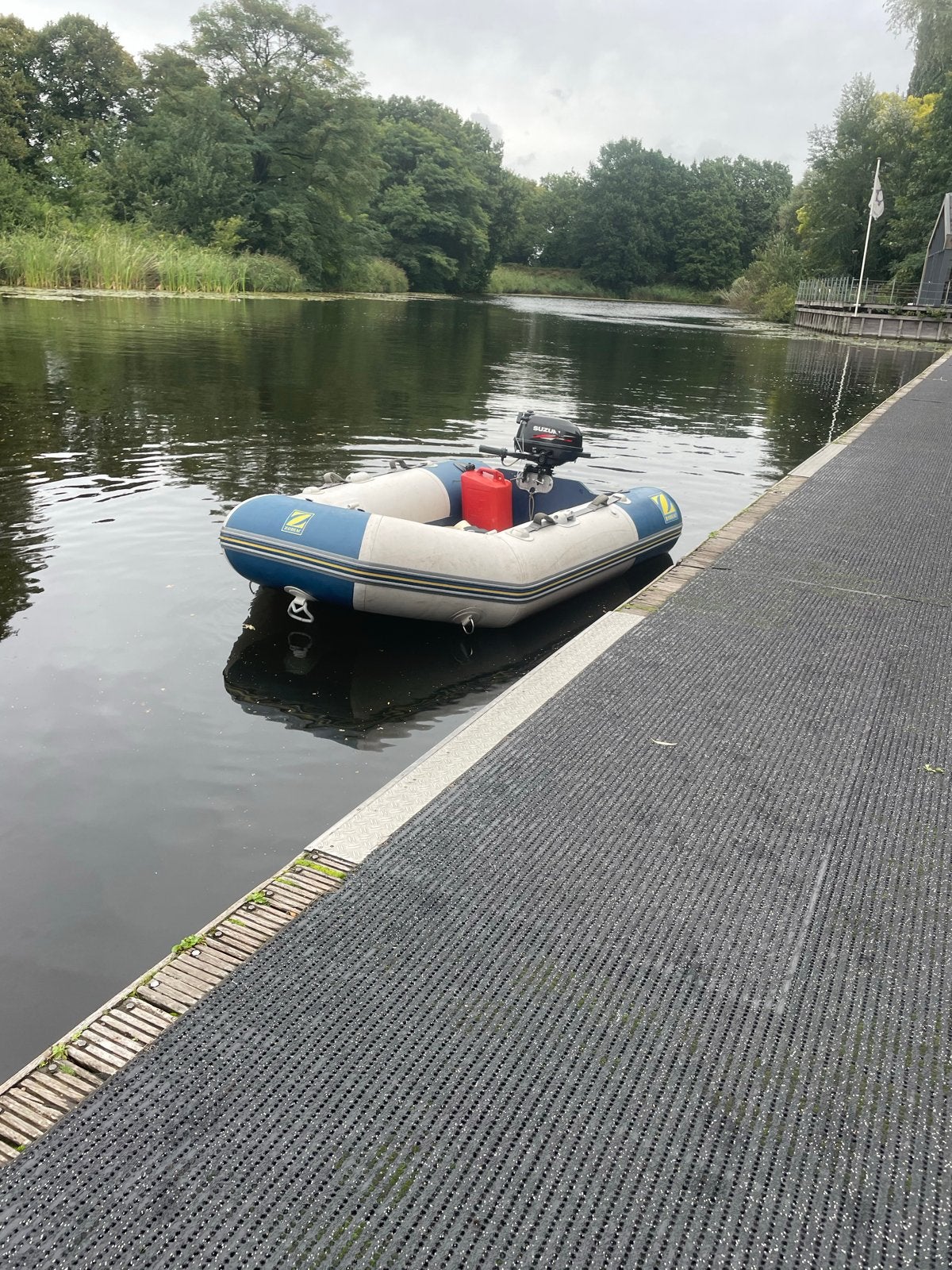Zodiac rubberboot met Suzuki 2,5 pk motor - Zo goed als nieu, Ophalen of Verzenden, Zo goed als nieuw