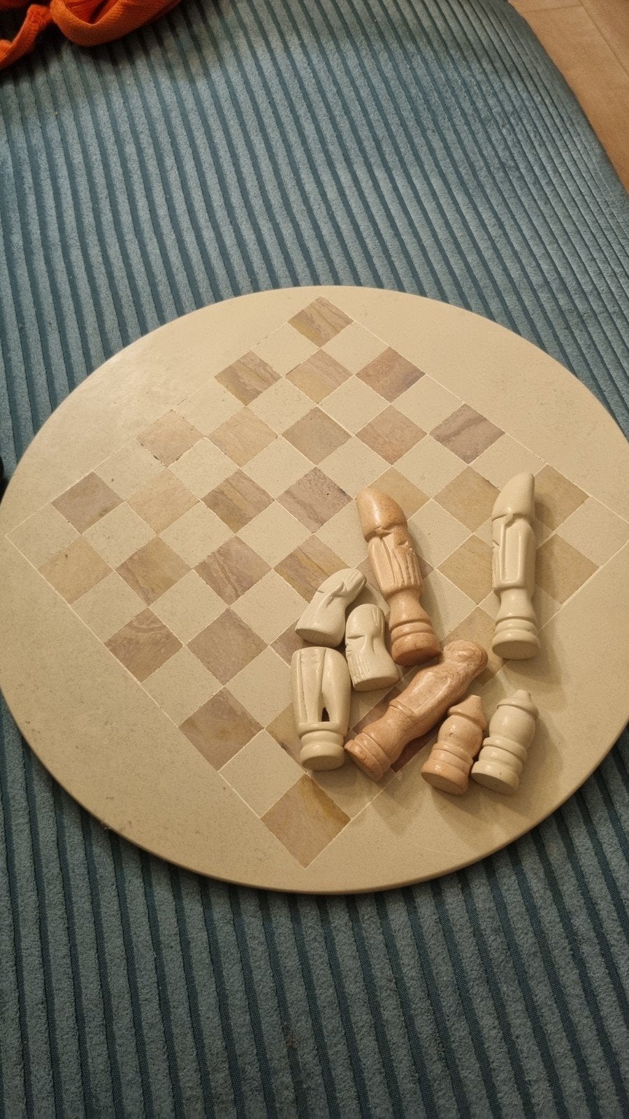 Miniature African Soapstone Chess Set with Circular Soapston, Ophalen, Gebruikt, Overige materialen, Beige