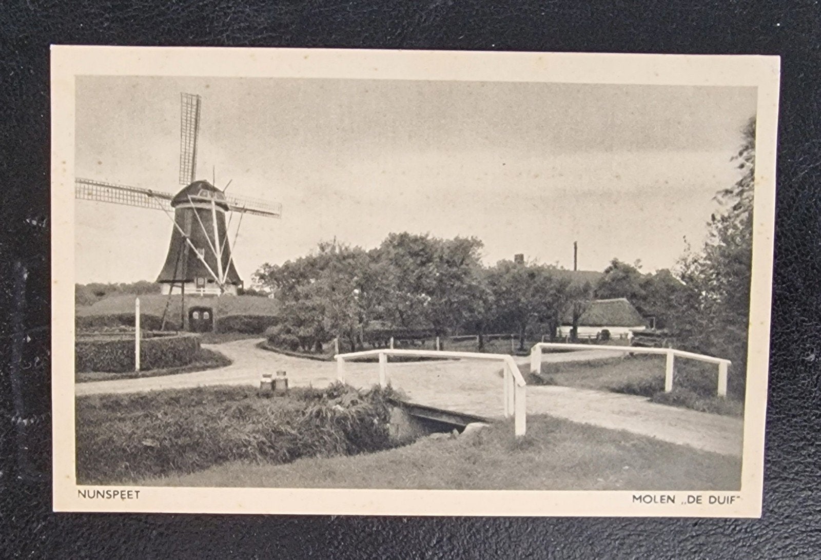 Ansichtkaart Nunspeet Molen "De Duif" - Zwart-wit, Verzamelen, Ophalen of Verzenden, Voor 1920, Ongelopen, Gelderland