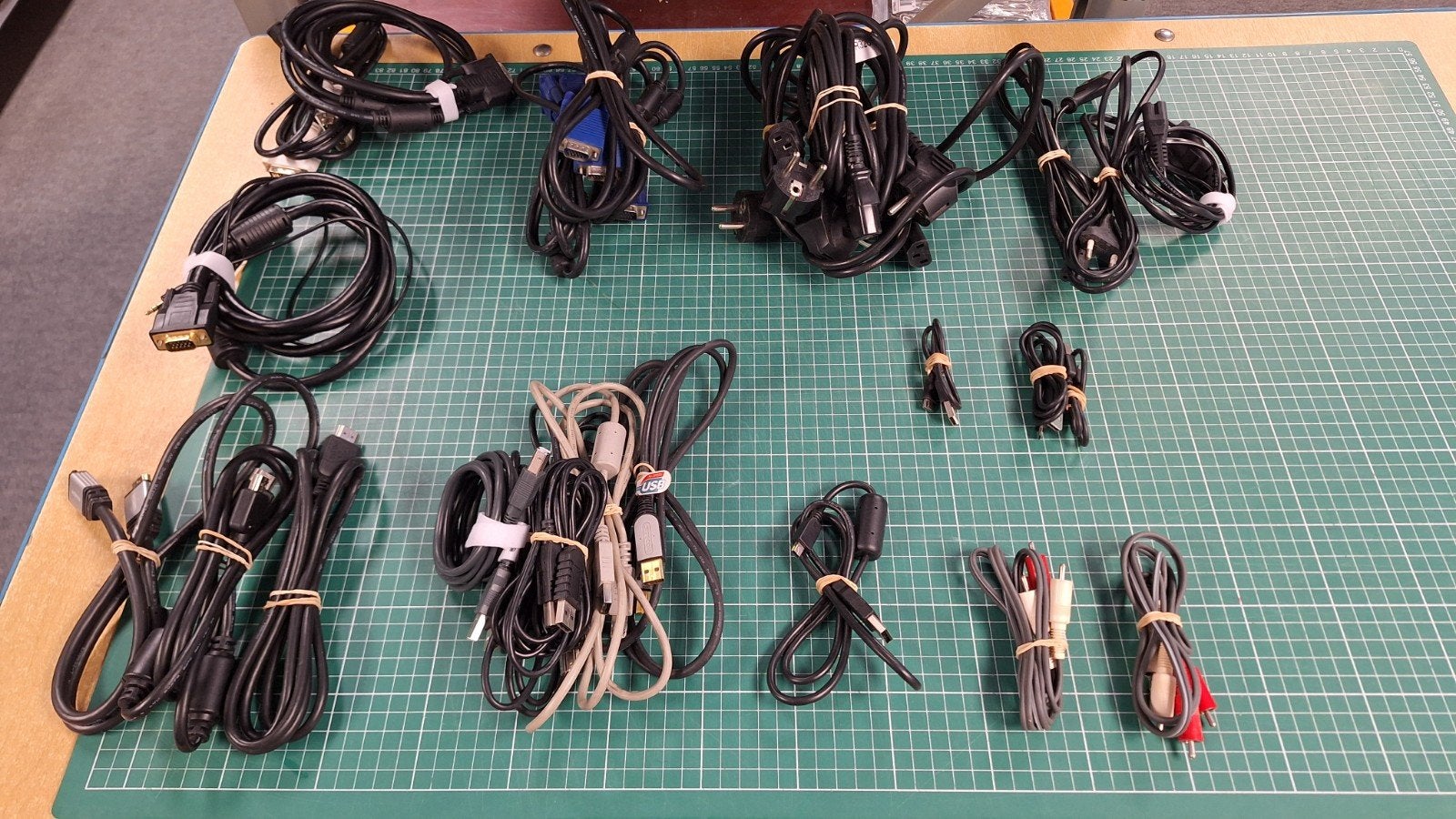 Diverse kabels: HDMI, DVI, VGA, USB, stroomkabels, Ophalen of Verzenden, Gebruikt