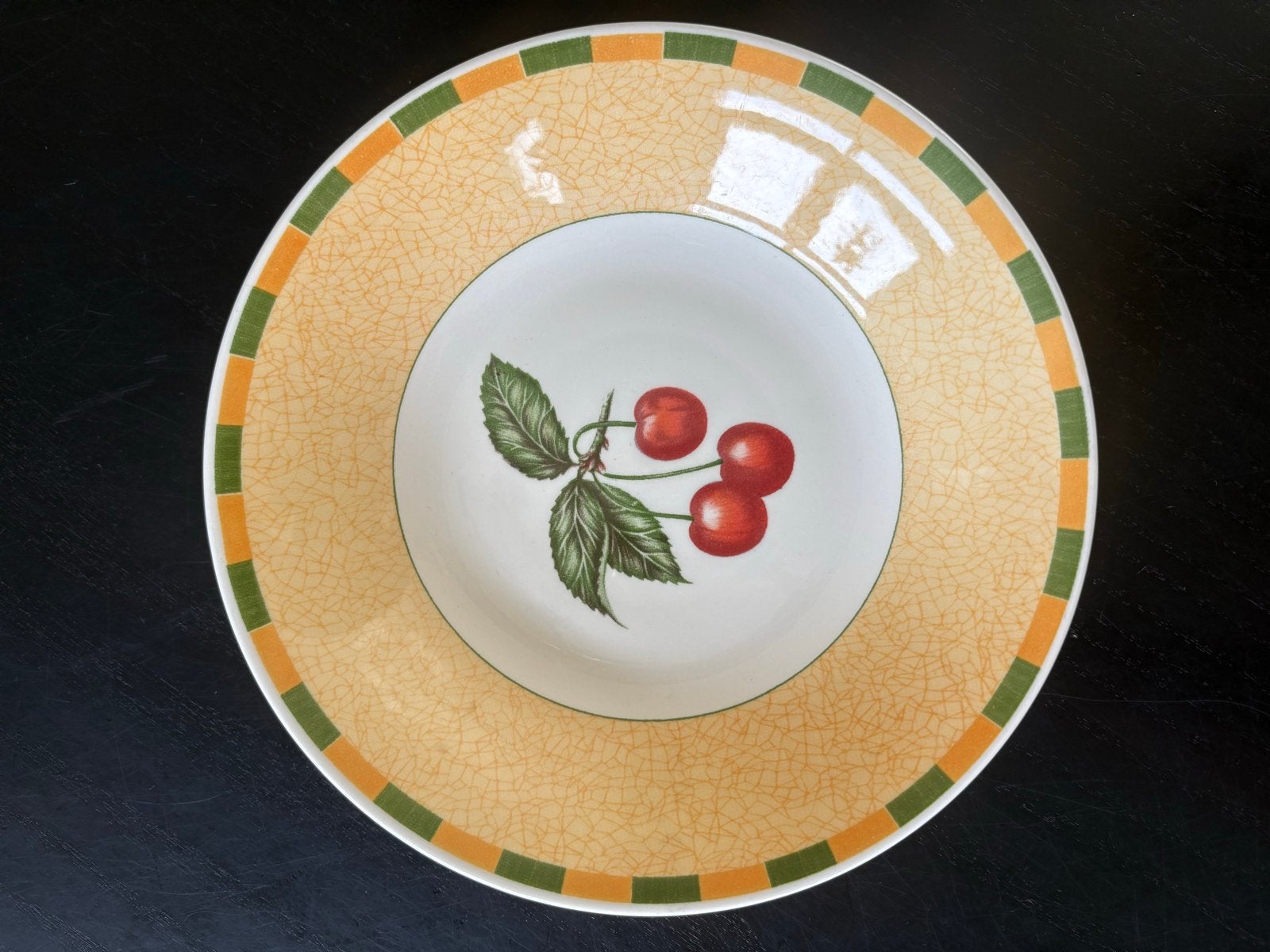 Churchill serviesbord met kersenmotief - 20 cm, Ophalen, Overige merken, Keramiek, Landelijk/Boerenbont