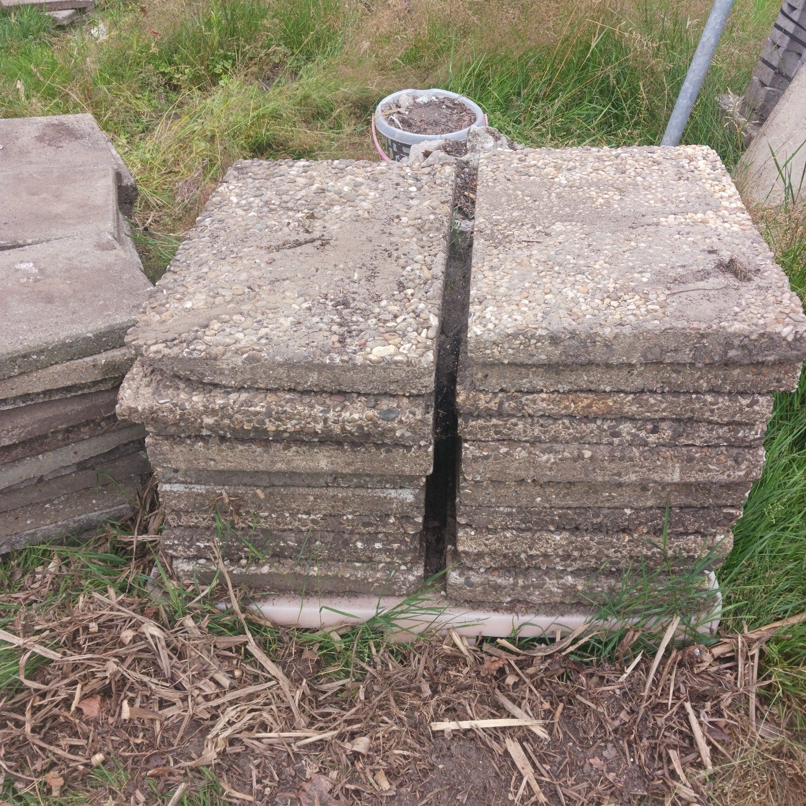 Stapel betontegels 40 x 60 cm ong 22 gratis, Ophalen, Gebruikt, Beton, Terrastegels