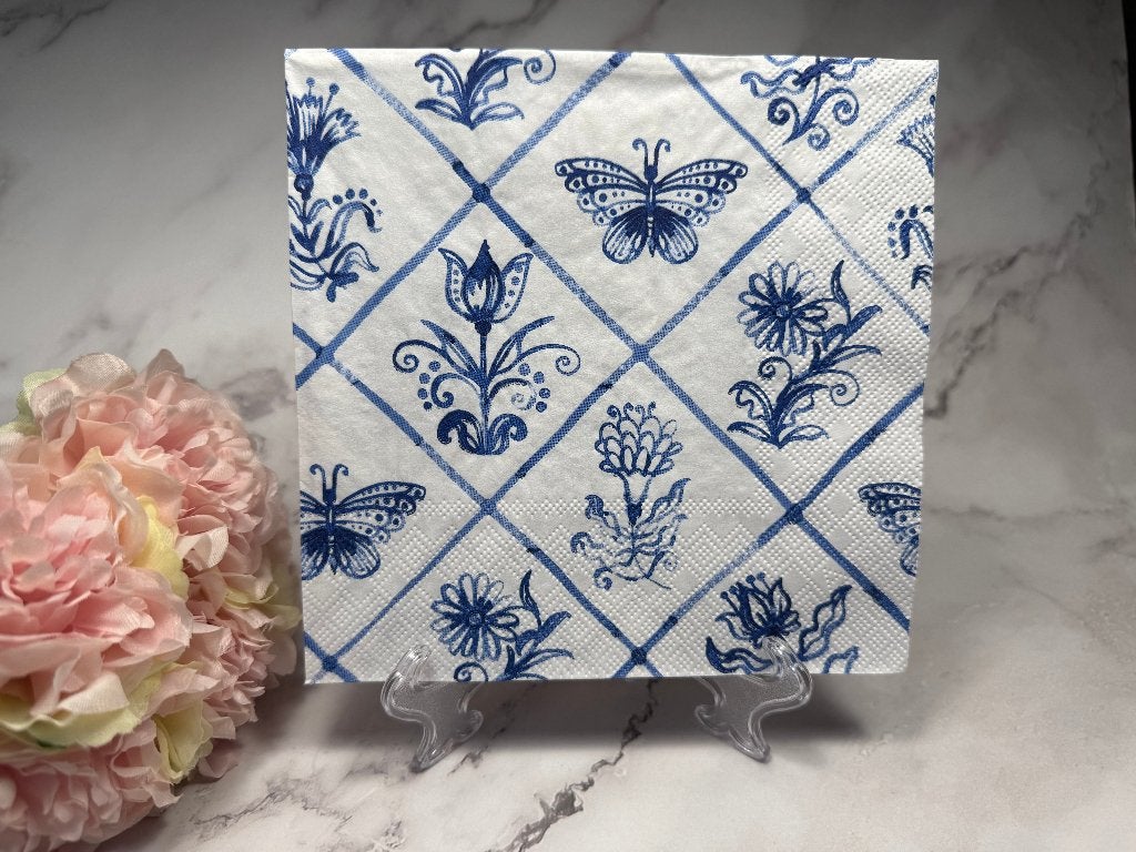 Knutsel servetten Delfts blauw tegel bloem vlinder nr 602, Ophalen of Verzenden, Nieuw, Papier of Karton, Blauw