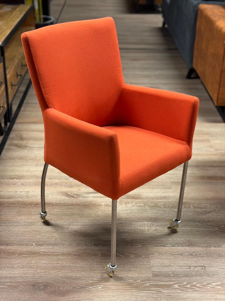 Zes oranje stoelen met wieltjes - mobiele eetkamerstoelen, Ophalen, Overige kleuren, Nieuw, Stof