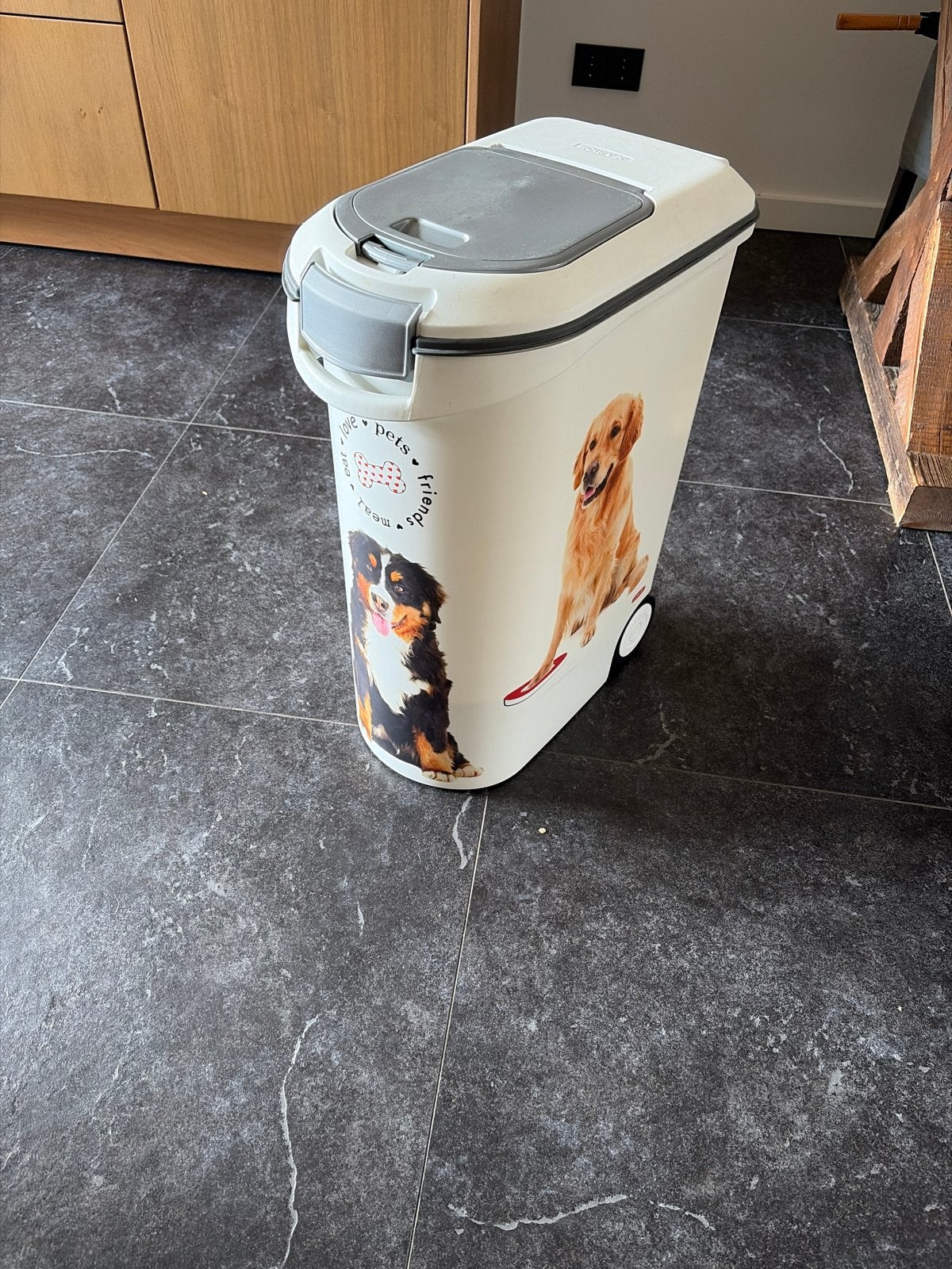Curver voerton, Ophalen of Verzenden, Hond