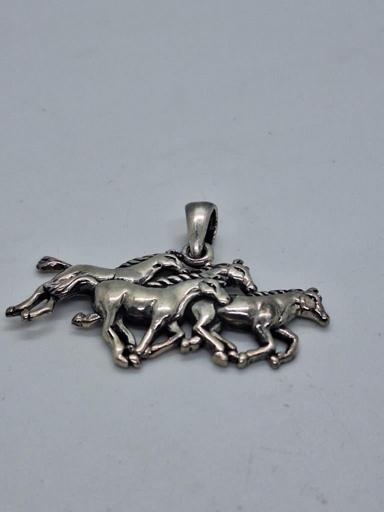 Zilveren Hanger met Rennende Paarden - 925 Sterling, Ophalen of Verzenden, Zo goed als nieuw, Zilver, Dier