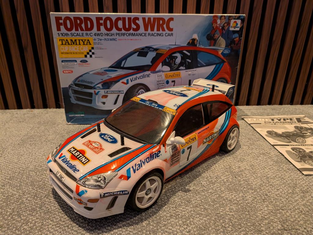 Tamiya Ford Focus (TT-01E), Hobby en Vrije tijd, Modelbouw | Radiografisch | Auto's, Nieuw, Auto onroad, Elektro, Schaal 1:10