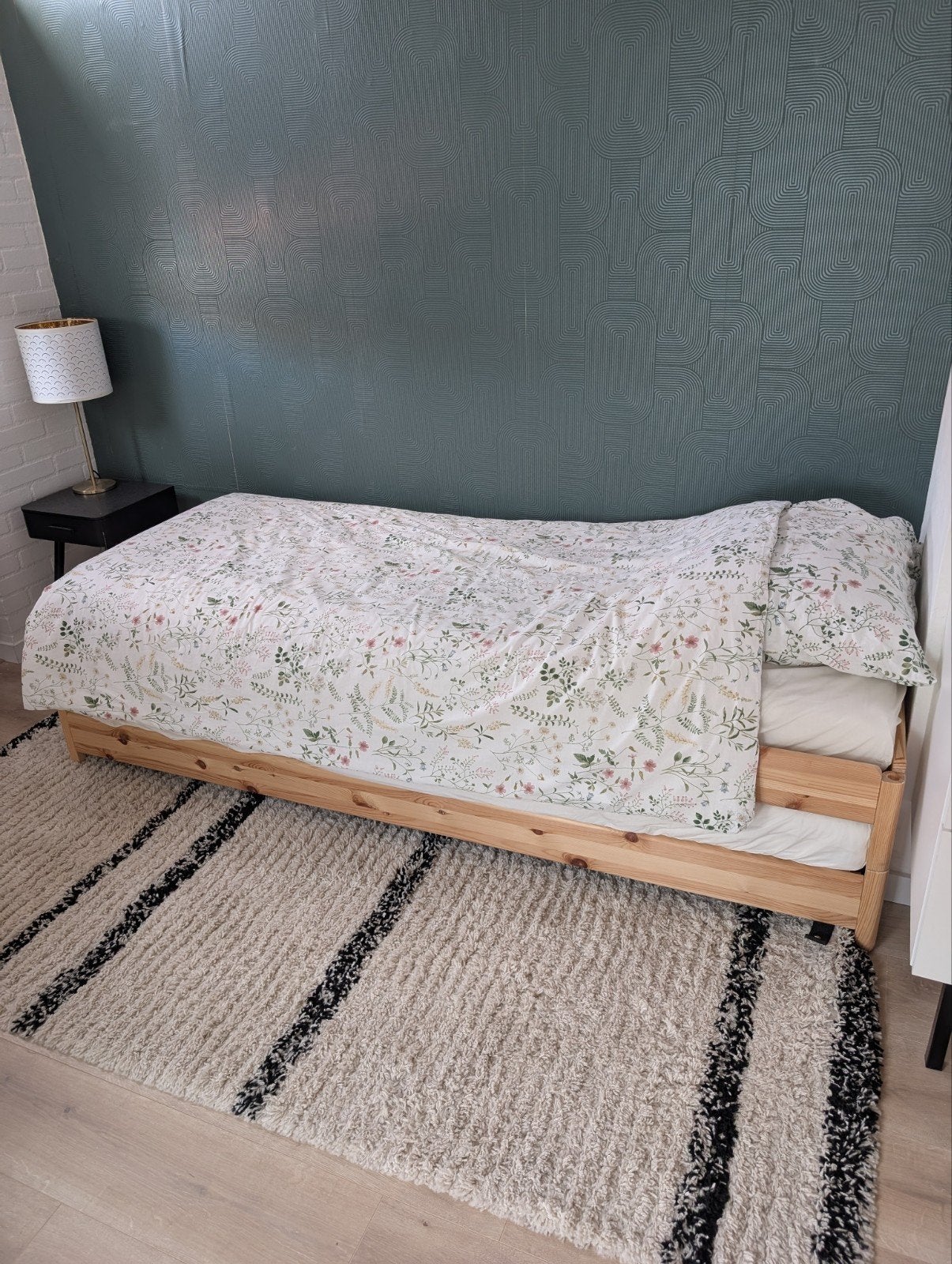 IKEA UTÅKER stapelbaarbed+ 2* matrassen, dekbed + beddengoed, Ophalen, Eenpersoons, Zo goed als nieuw, 80 cm