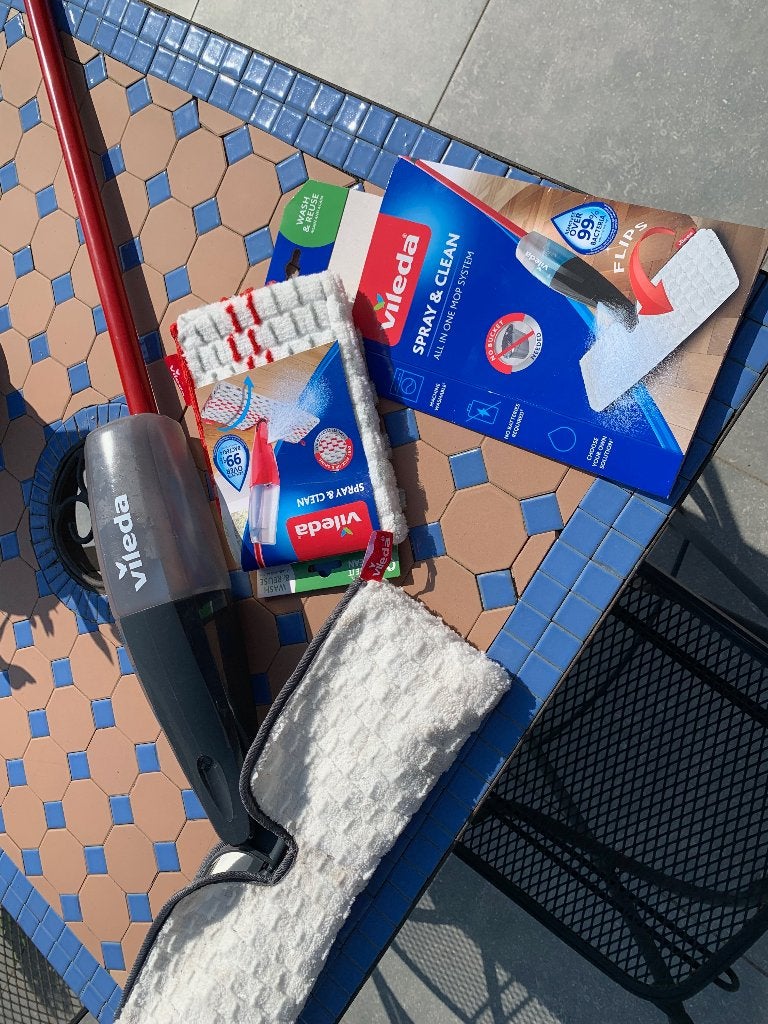 Vileda Spray & Clean sproeier +1 rood-grijze vervangmop., Ophalen of Verzenden, Mop of Dweil