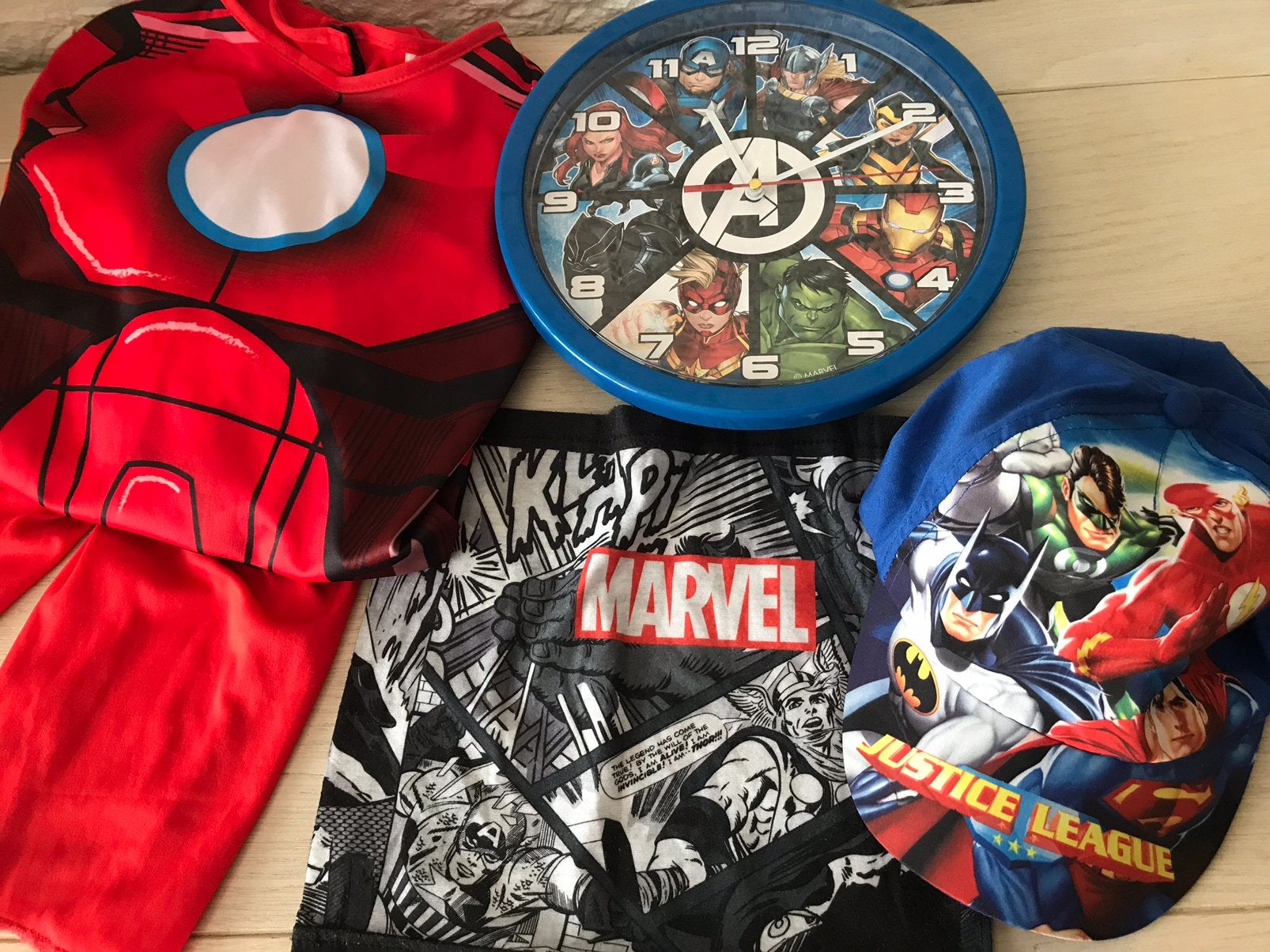 KLOK … AVENGERS … incl. Pet- nekshawl- verkleedpak.., Ophalen, Zo goed als nieuw, Ophangbaar, Blauw