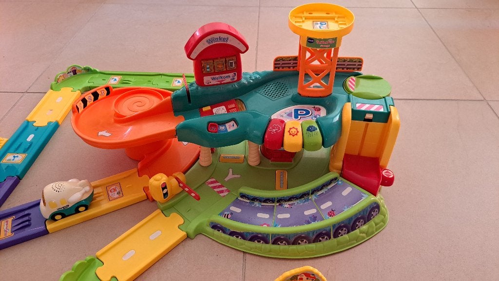 Toet Toetbaan met garage, vliegveld en 6 auto's, Ophalen, Gebruikt, 2 tot 4 jaar