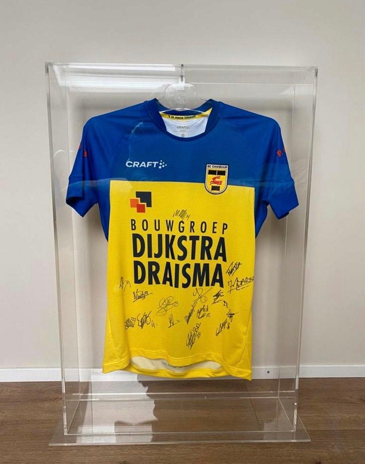 Gesigneerd SC Cambuur shirt in orginele vitrine, Ophalen, Nieuw, Overige binnenlandse clubs, Shirt