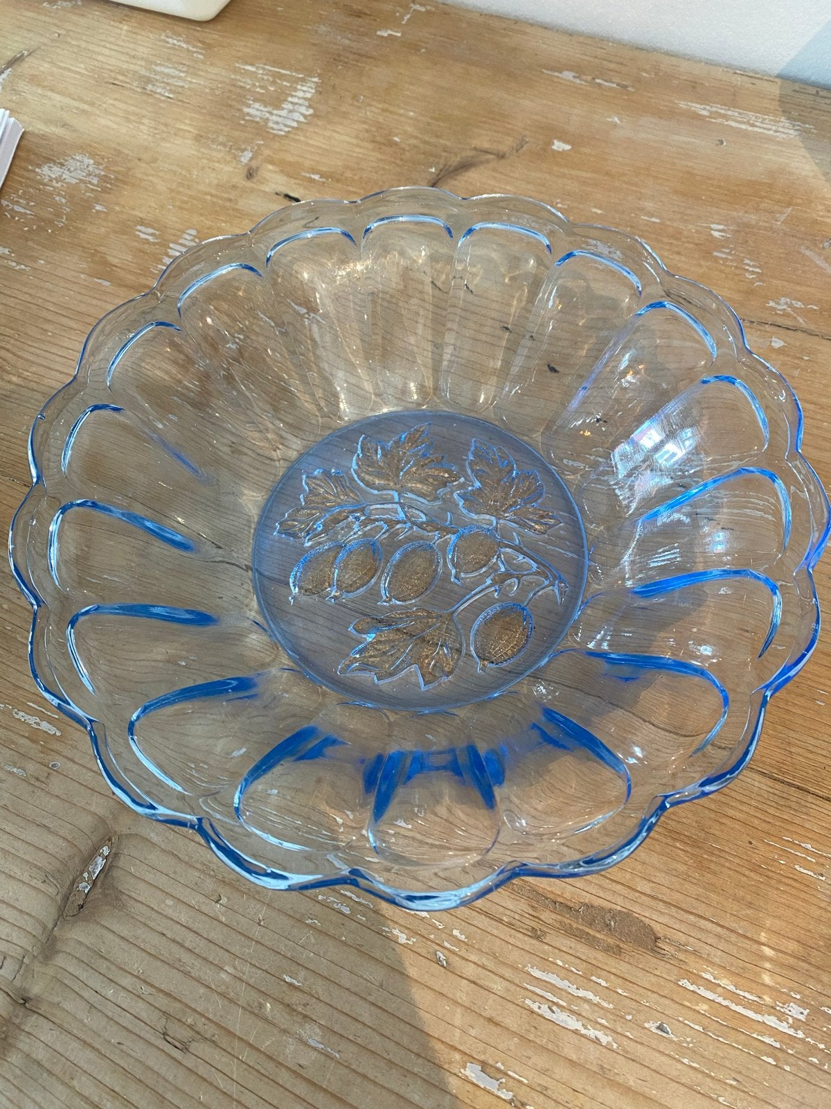 Vintage glazen schaal met fruitmotief, blauw, Antiek en Kunst, Ophalen of Verzenden