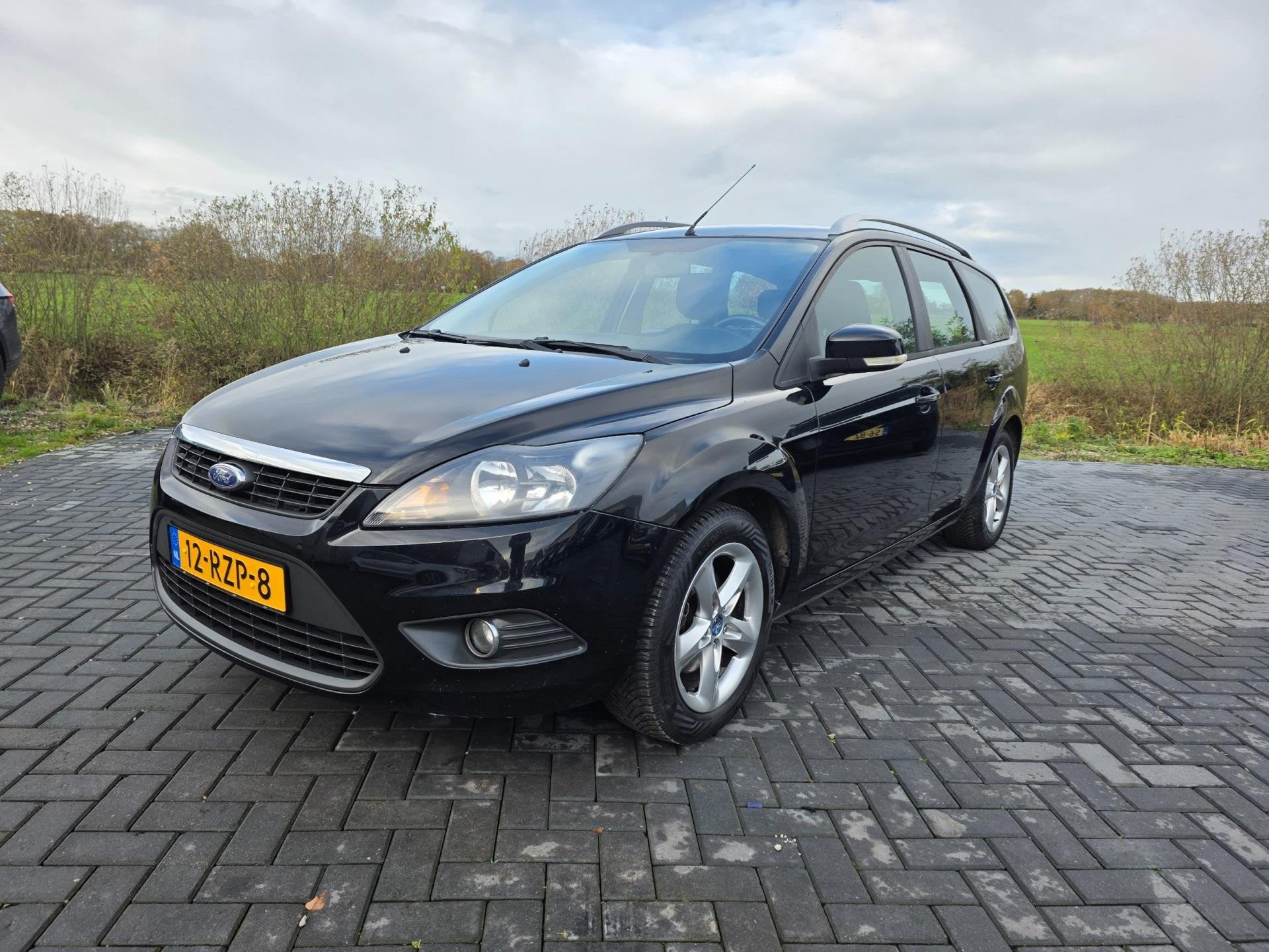 Ford Focus Wagon 1.6 Comfort 2011 nieuwe APK!, Gebruikt, 4 cilinders, 635 kg, Zwart