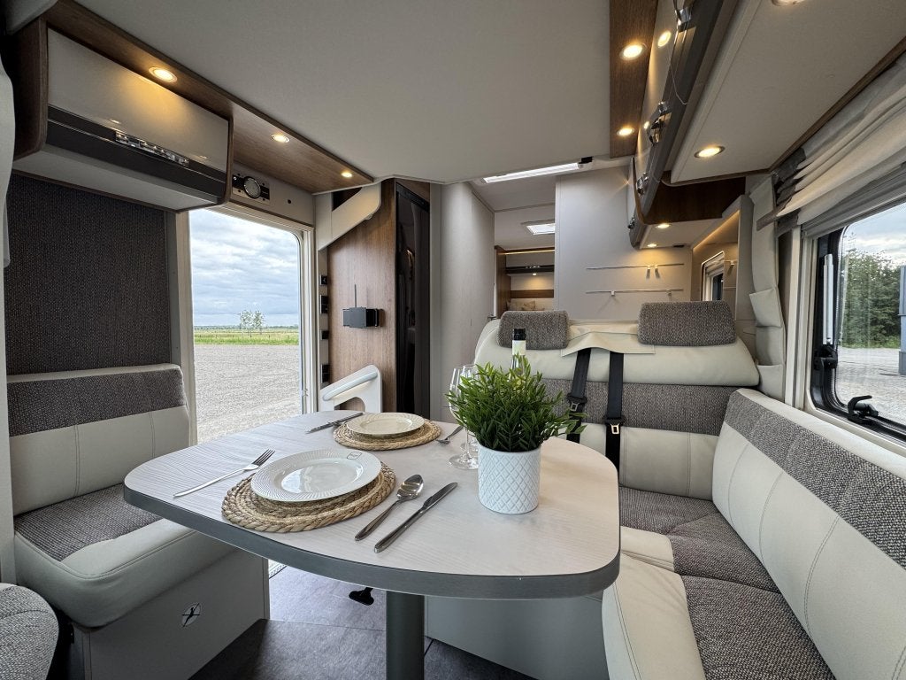 Foto 14 van Dethleffs Trend 7057 Automaat Queensbed Hefbed 2025