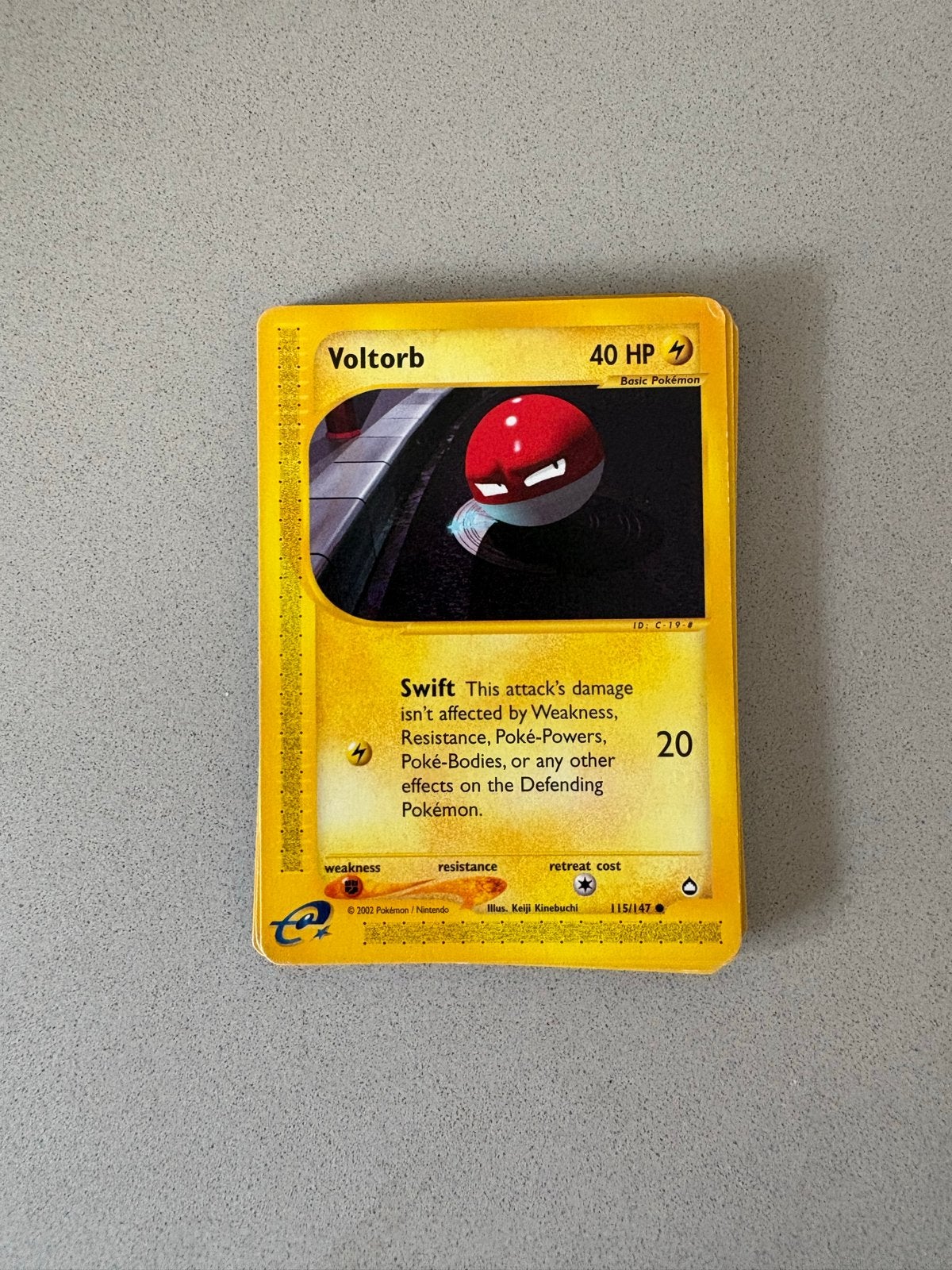 Pokemon Voltorb 115/147 Aquapolis, Ophalen of Verzenden, Zo goed als nieuw, Losse kaart