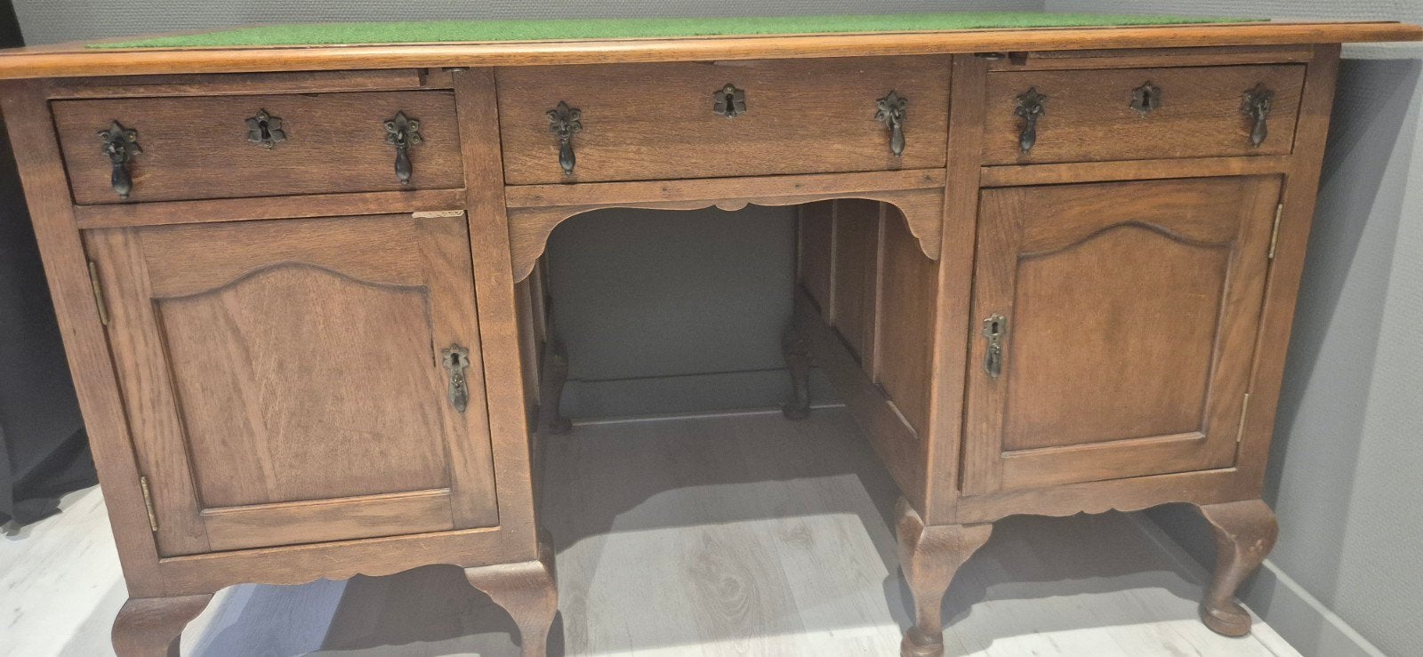 Antiek Eiken Bureau met Groen Vilt Blad, Ophalen of Verzenden