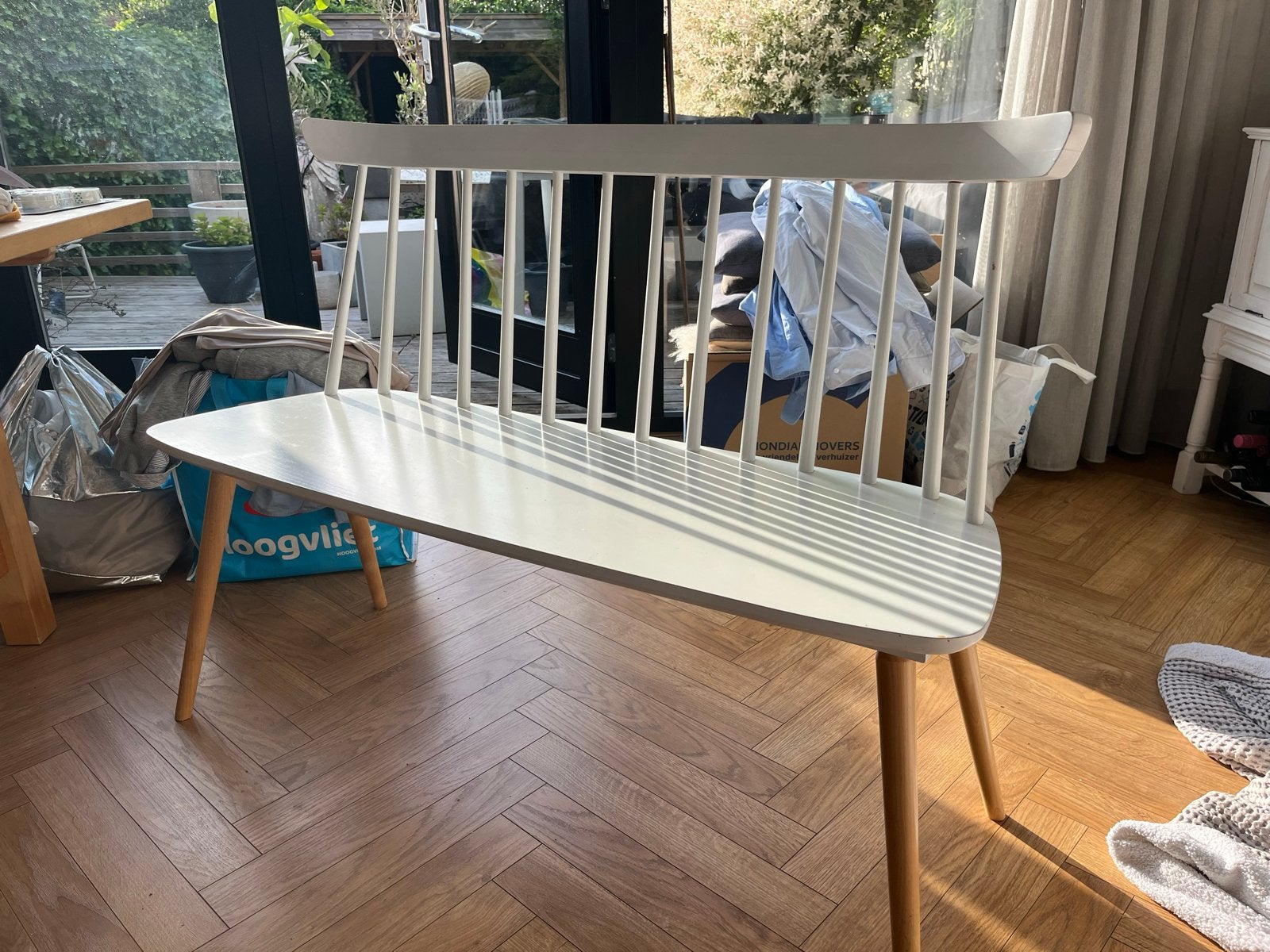 Witte houten bank met spijlen rugleuning Bodilsson, Ophalen, Gebruikt, Twee, Wit