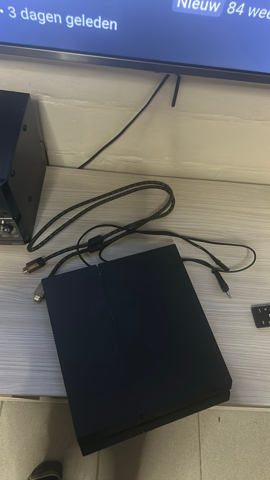 PlayStation 4 met 2 controllers (één defect)