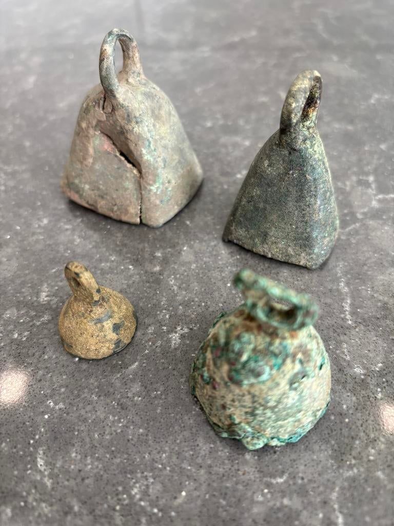 Mooi Lot van 4 Romeinse Paardenbellen - bodemvondst, Antiek en Kunst, Ophalen of Verzenden