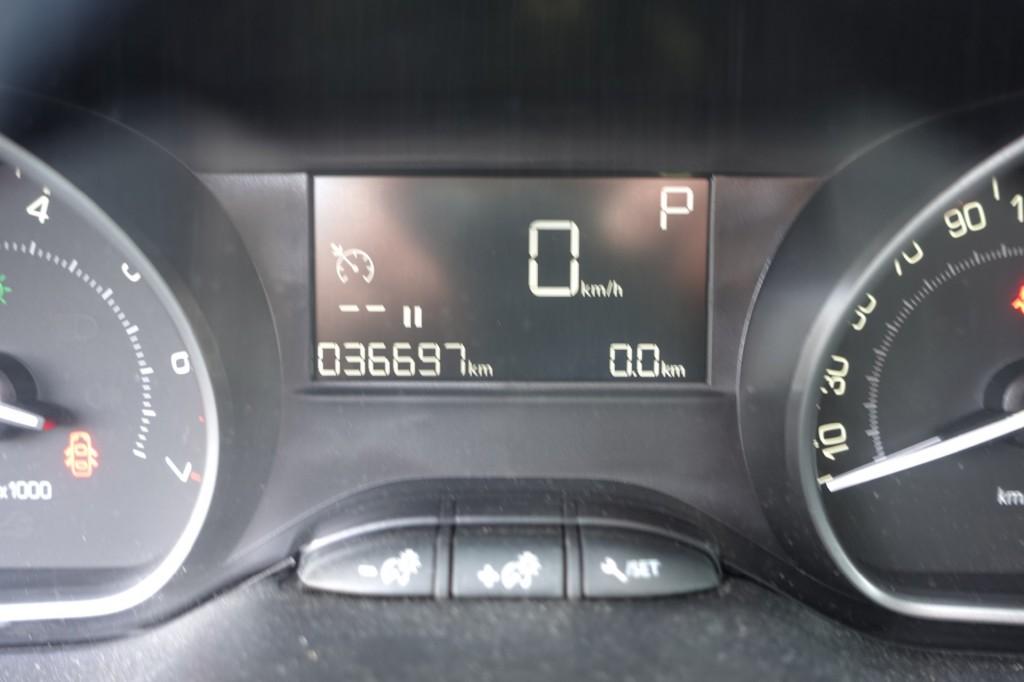 Peugeot 2008 1.2 PURET. SIGNATURE, Euro 6, 1199 cc, 49 €/maand, Origineel Nederlands