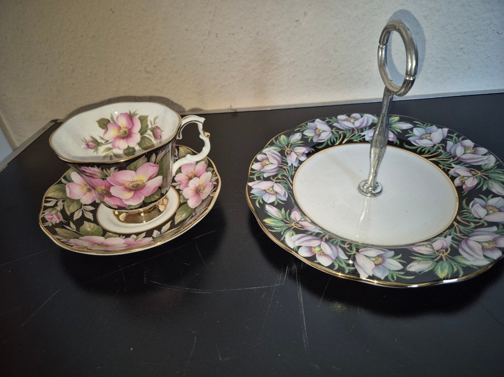 Royal Albert Provincial flowers - kopje etagere, Huis en Inrichting, Keuken | Servies, Overige typen, Ophalen of Verzenden, Zo goed als nieuw