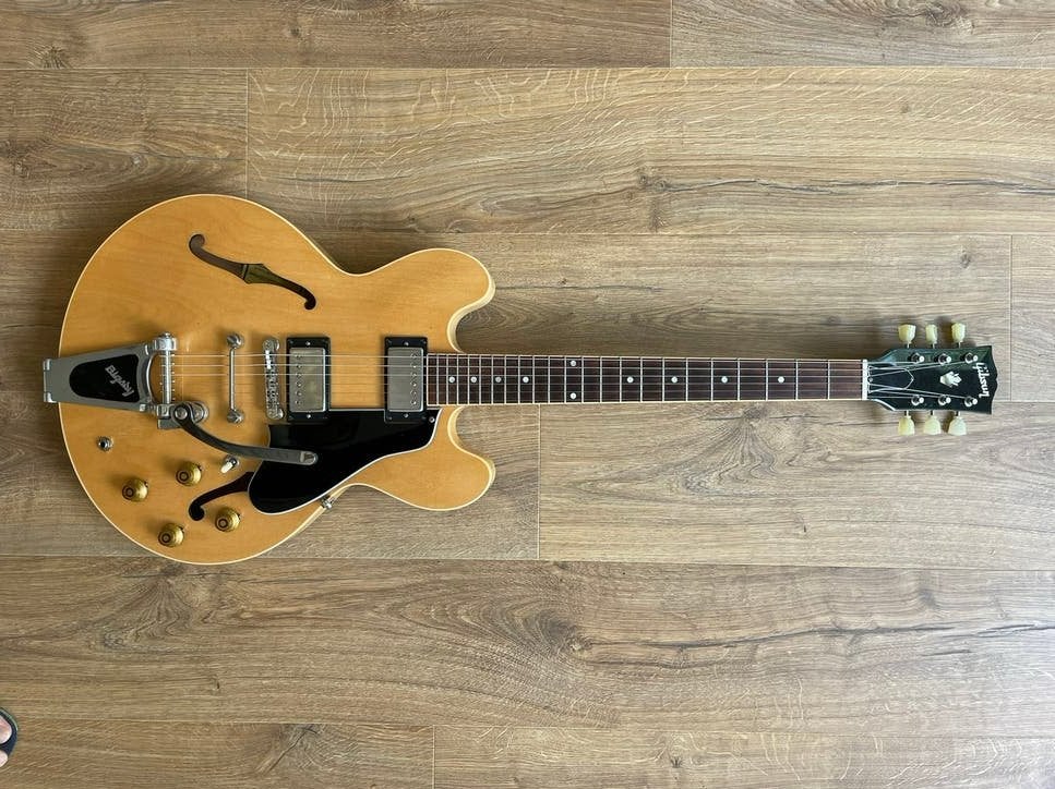 Gibson ES-335 NA Throbak pickups, Muziek en Instrumenten, Snaarinstrumenten | Gitaren | Elektrisch, Ophalen of Verzenden, Zo goed als nieuw