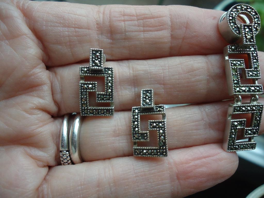 mooie echt zilveren oorhangers meander met markesiet, Ophalen of Verzenden, Met edelsteen, Zilver, Zilver