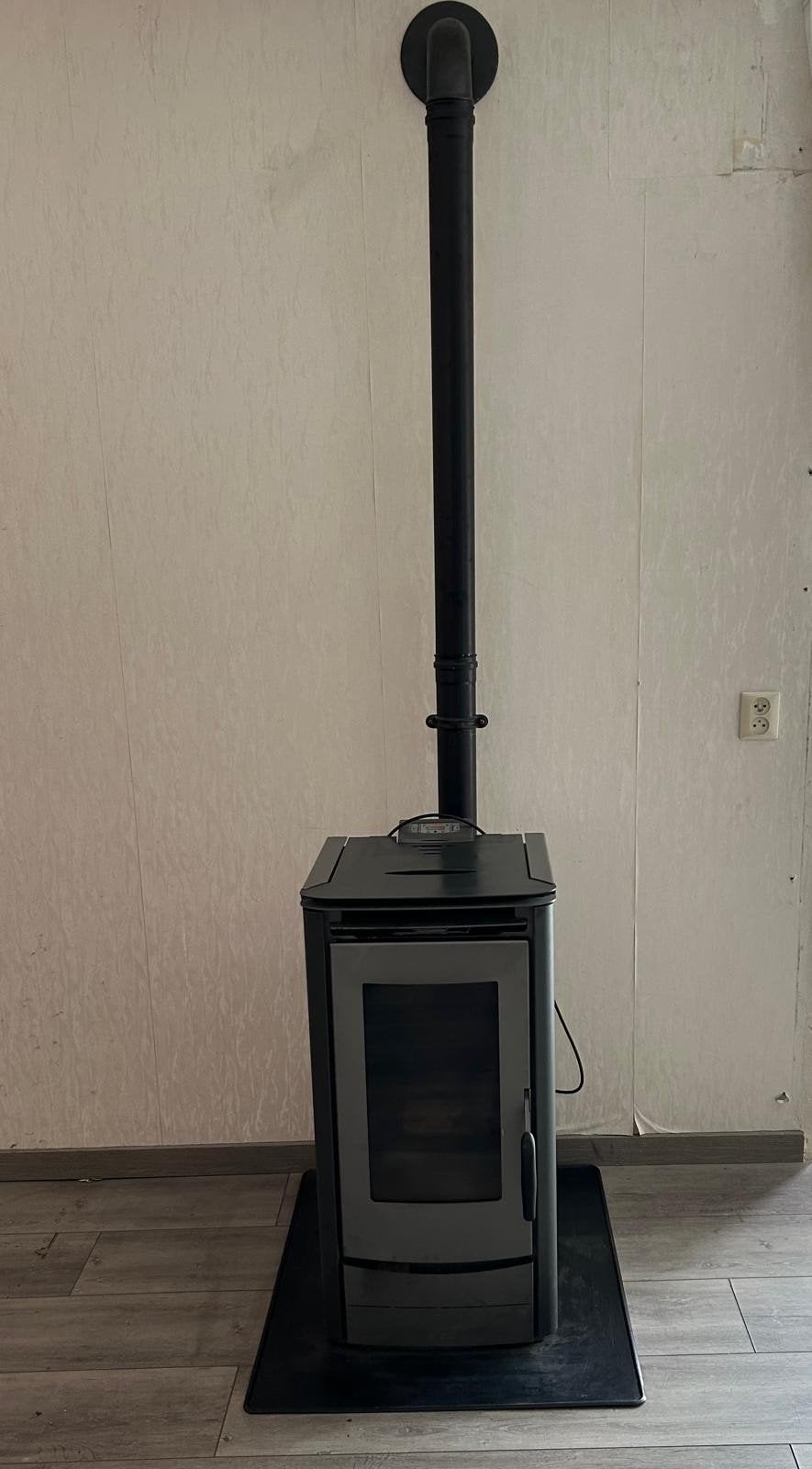 Thermorossi Pelletkachel - Gebruikt maar goedwerkend!, Huis en Inrichting, Ophalen, Gebruikt, Overige brandstoffen, Pelletkachel
