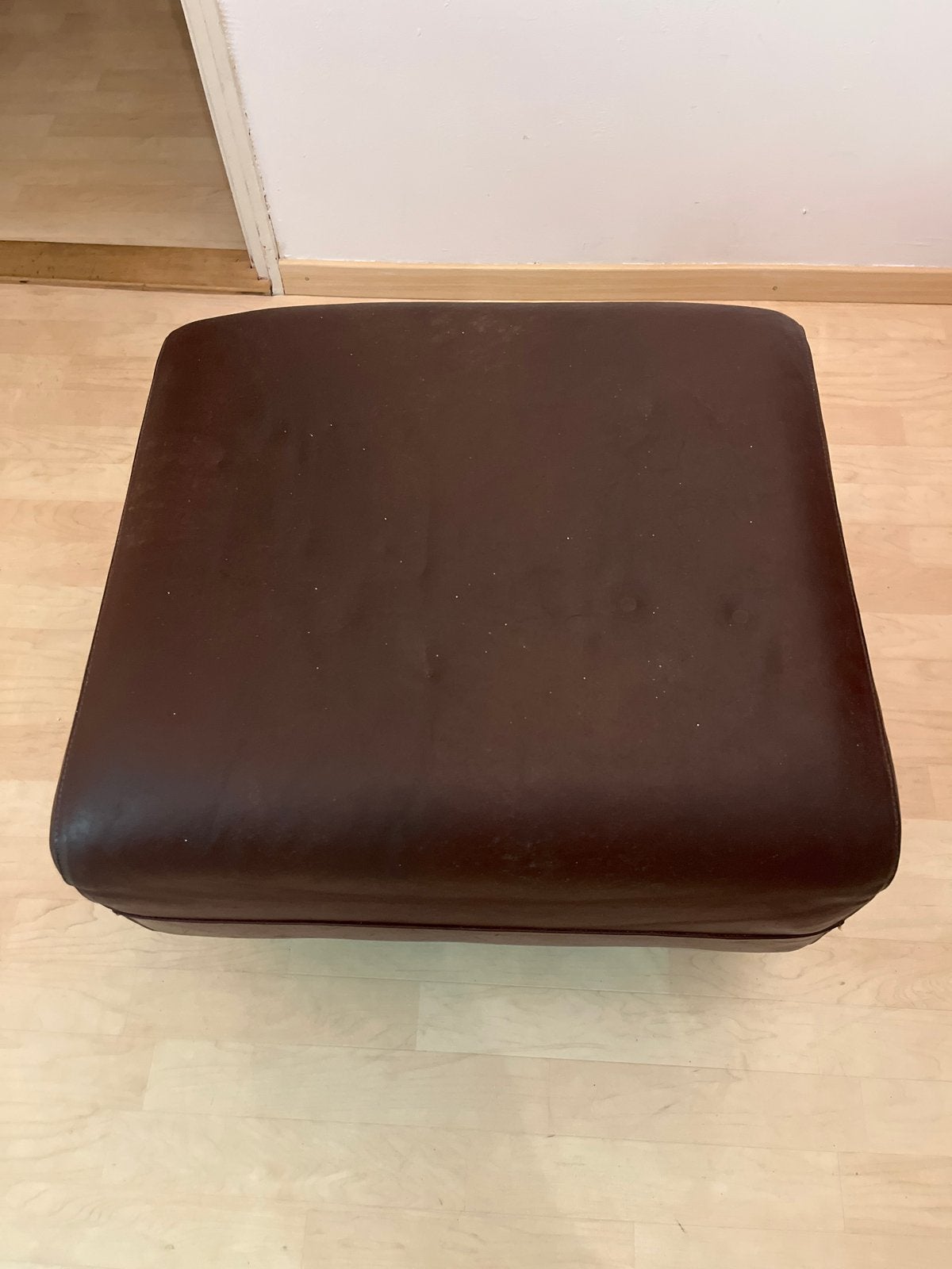 Bruine leren poef - gratis, Ophalen, Gebruikt, Leer, 50 tot 75 cm