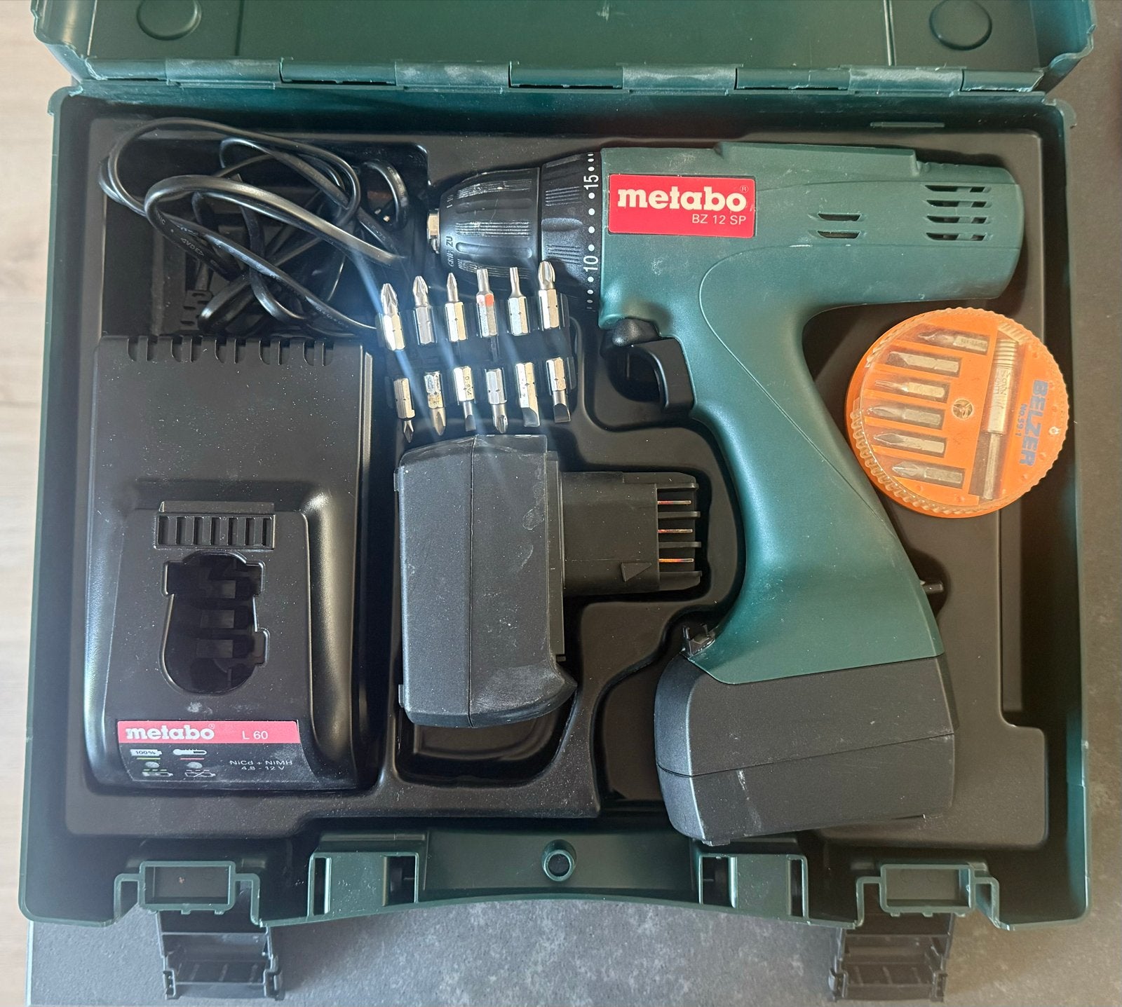 Metabo BZ 12 SP Accuboormachine met lader en accessoires, Ophalen, Gebruikt, Variabele snelheid, Boor- en Schroefmachine