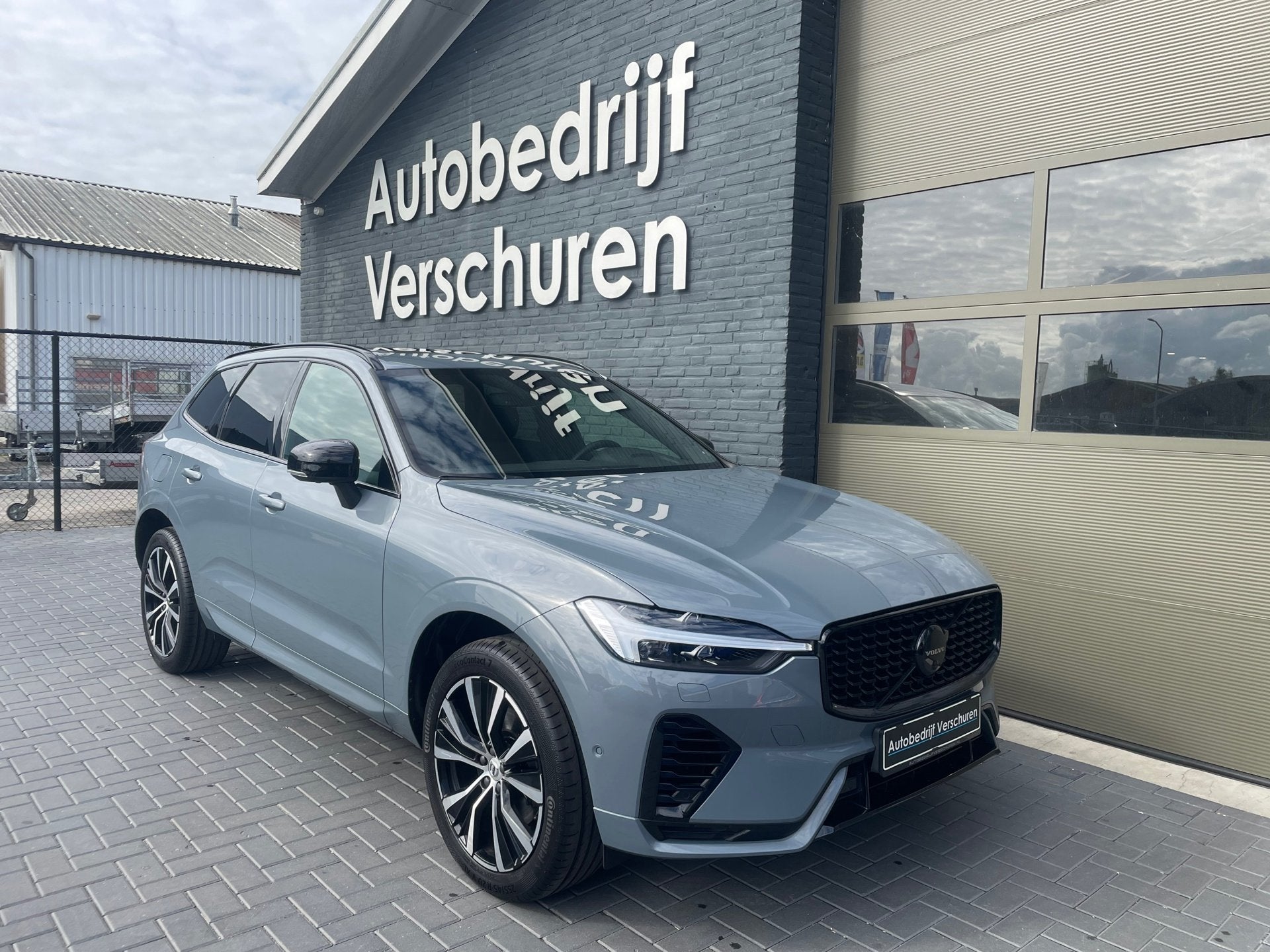 Volvo XC60 2.0 T6 Plug-in hybrid AWD dark 360° camera harma, Automaat, Lichtsensor, Gebruikt, Zwart