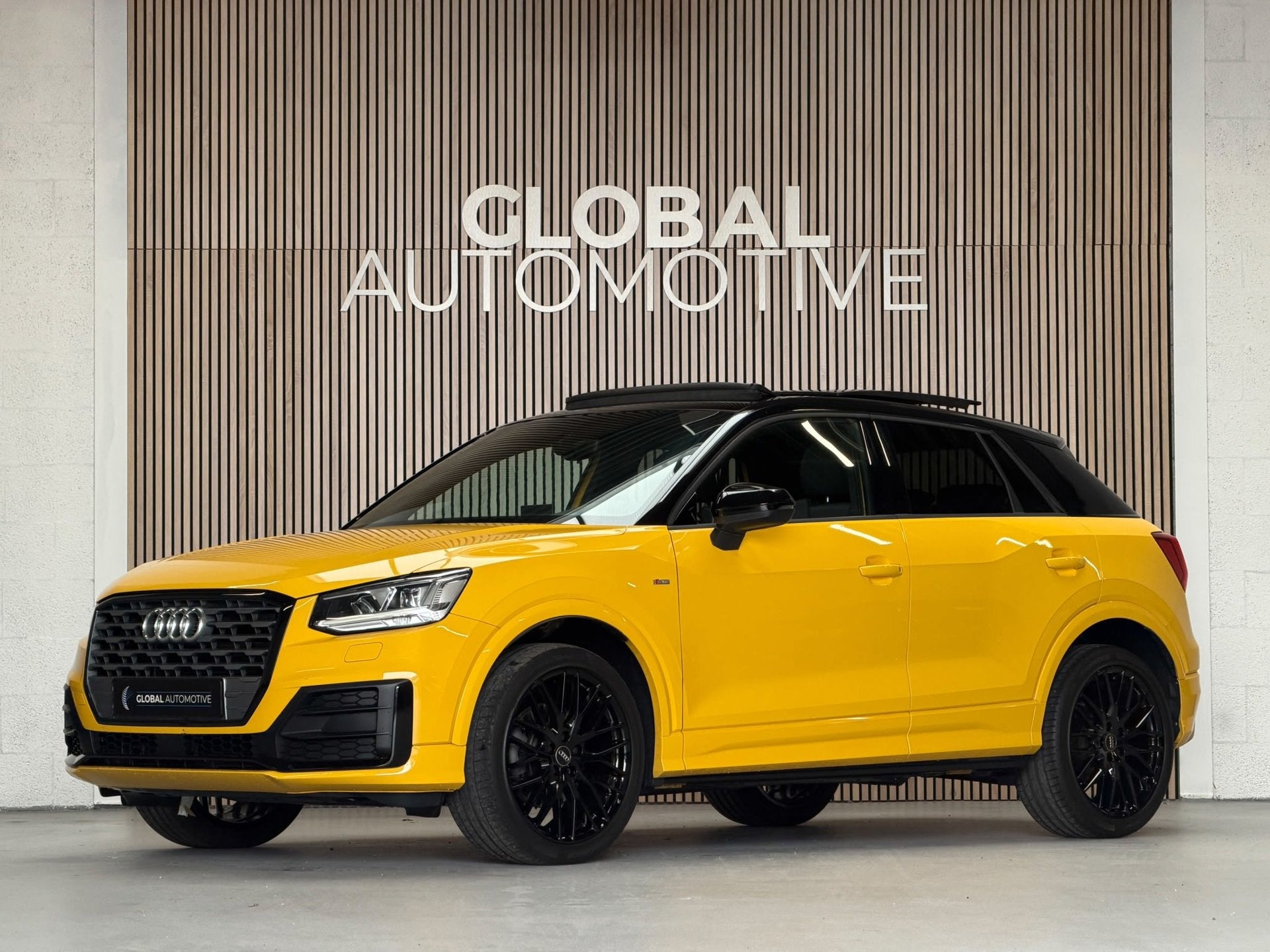 Audi Q2 1.4 TFSI CoD 150 PK - S TRONIC - S LINE - SCHUIFDAK, Auto's, Gebruikt, 4 cilinders, 150 pk, Leder en Stof