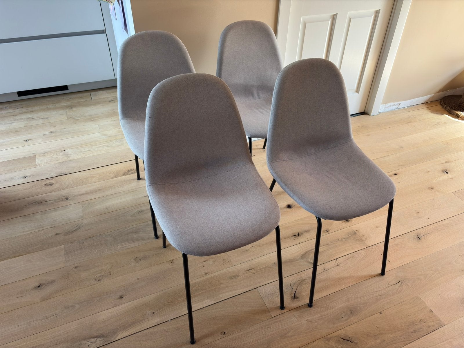 Jysk eetkamerstoelen - set van 4, Ophalen, Zo goed als nieuw, Vier, Stof