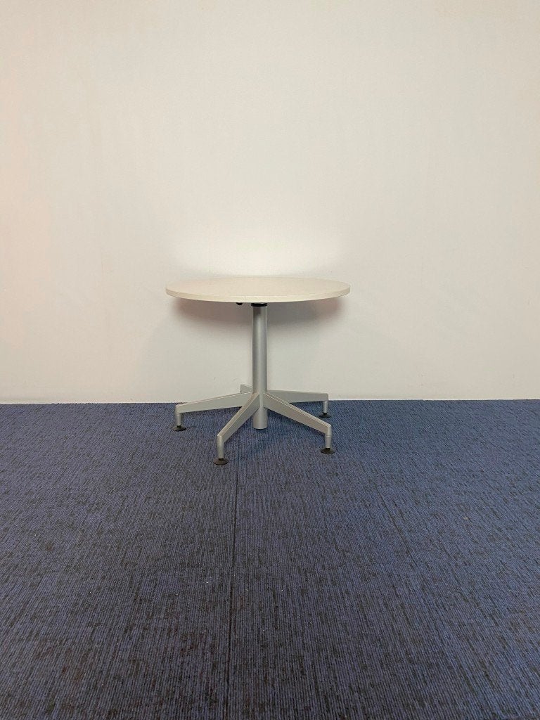 Zit/sta ronde vergadertafel Steelcase, diameter 80 cm., Ophalen, In hoogte verstelbaar, Gebruikt, Zit-sta bureau