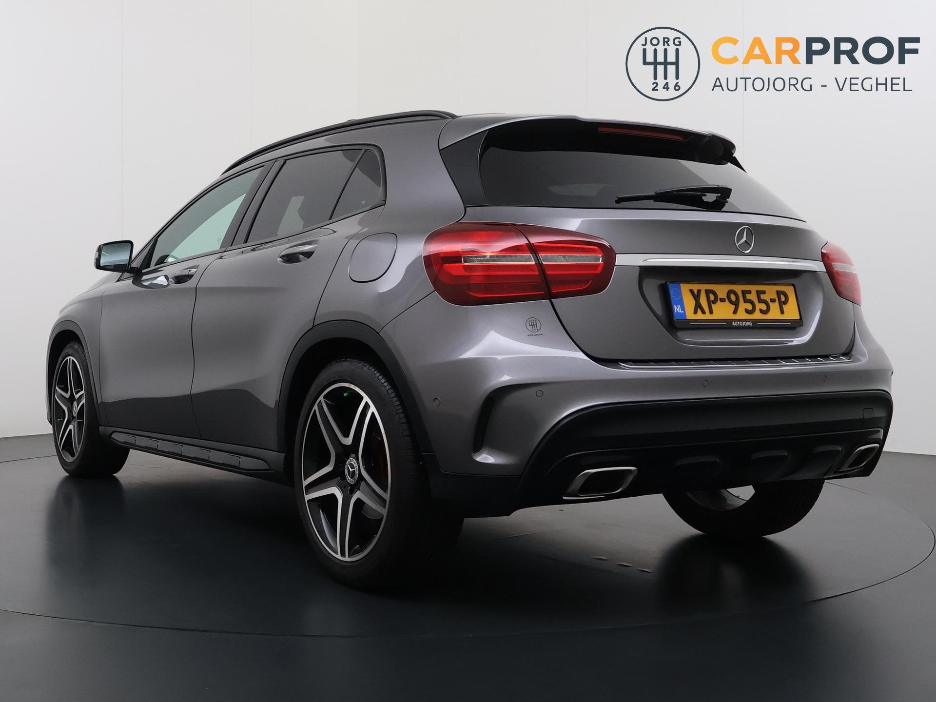 Mercedes-Benz GLA-klasse 180 Business Solution AMG Night Upg, Auto's, Mercedes-Benz, Gebruikt, 4 cilinders, 715 kg, Leder en Stof