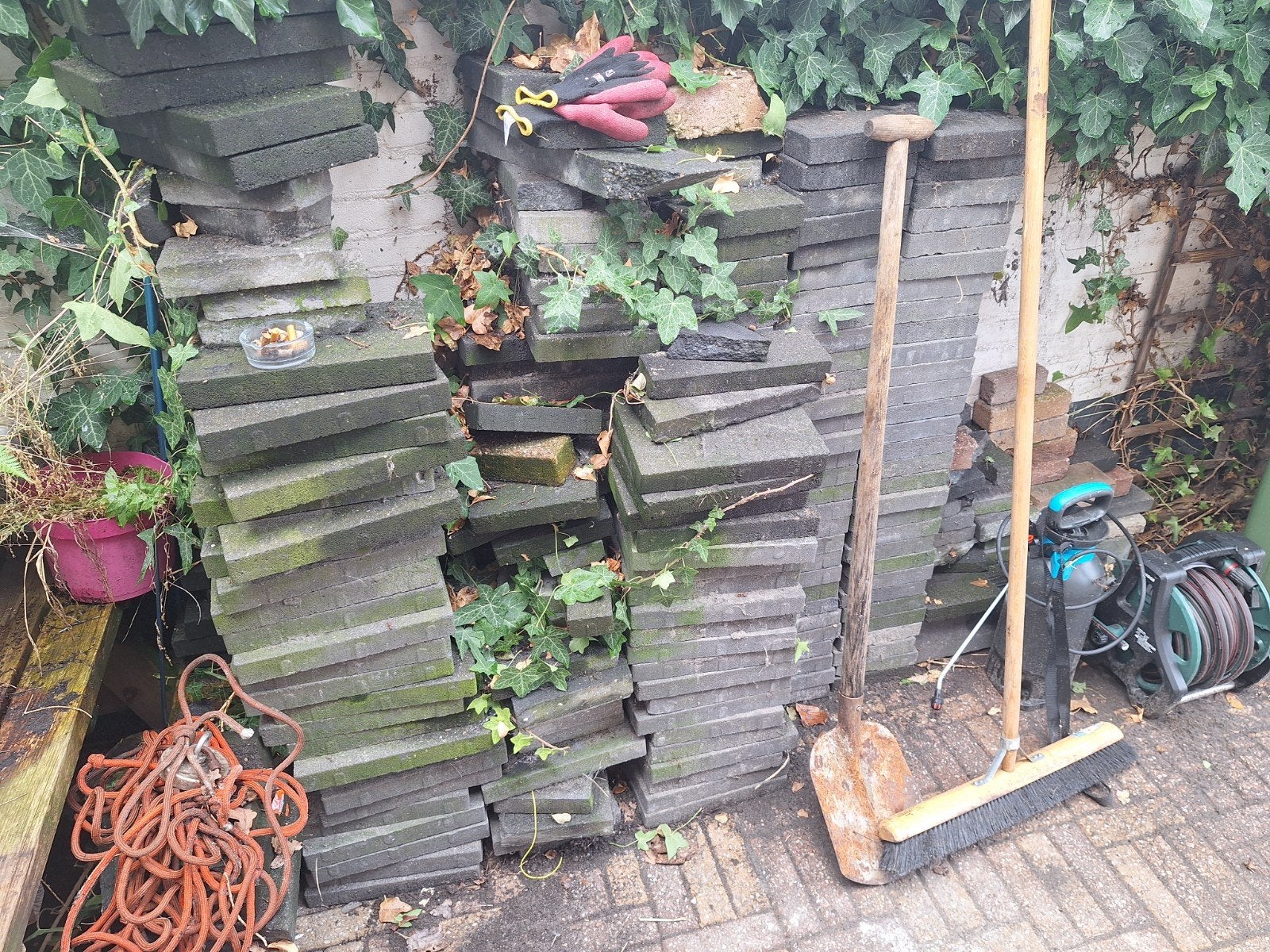 Gratis gebruikte terrastegels/stenen, Tuin en Terras, Ophalen, Gebruikt, 10 m² of meer, Beton