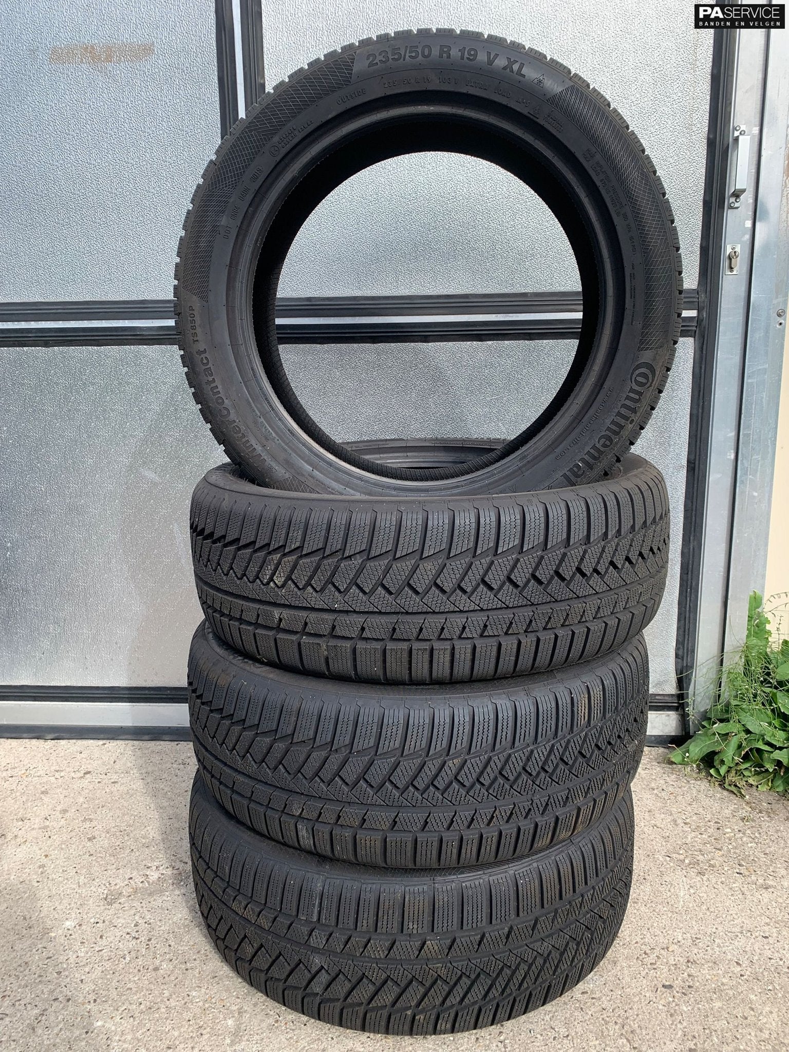 4x Continental 235 50 19 Winterbanden met 8,5 en 6,5 mm, Gebruikt, Velg(en), -, -