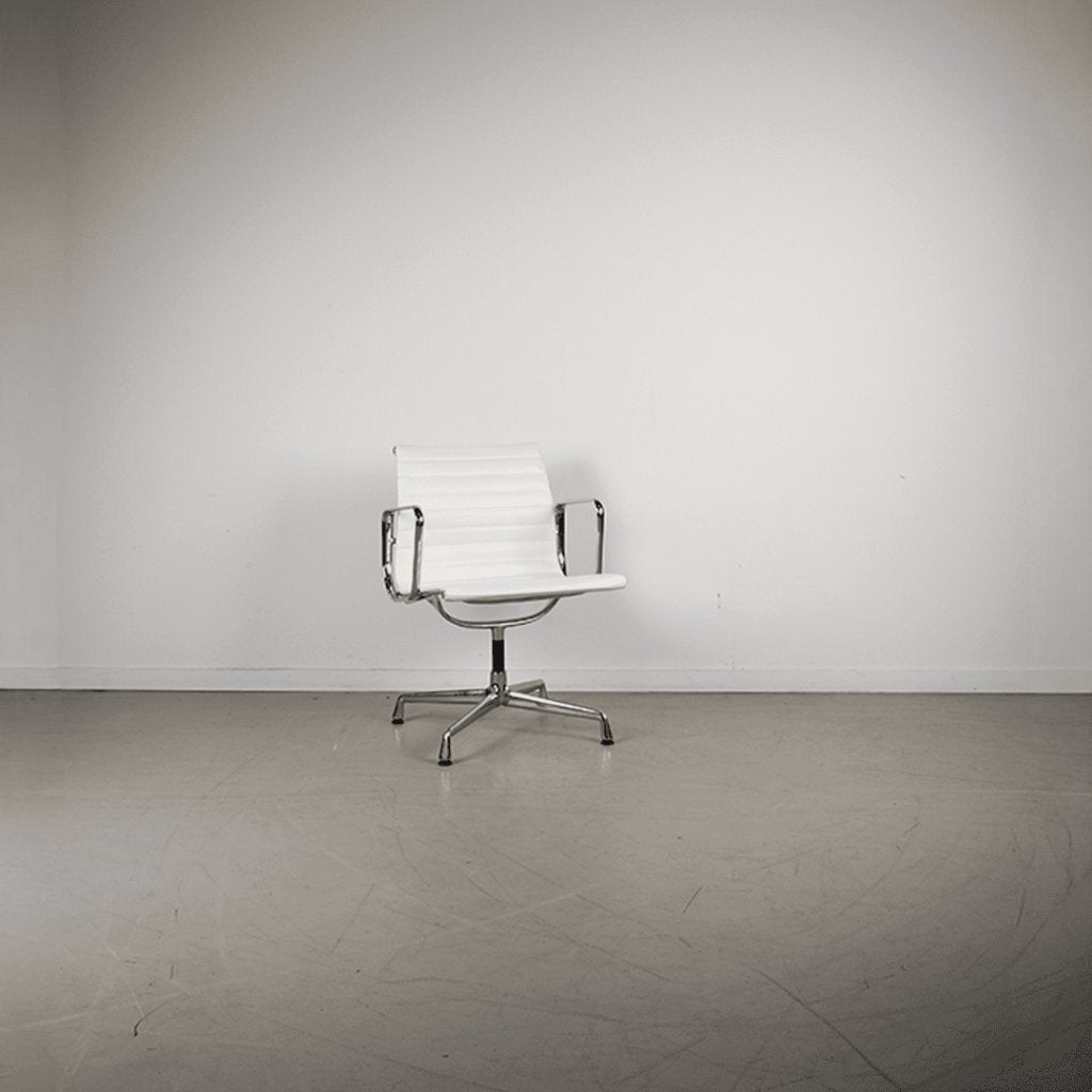 Vitra Eames EA 108 Stoel Wit Leer - Chroom, Niet ingevuld, Zo goed als nieuw, Niet ingevuld, Niet ingevuld