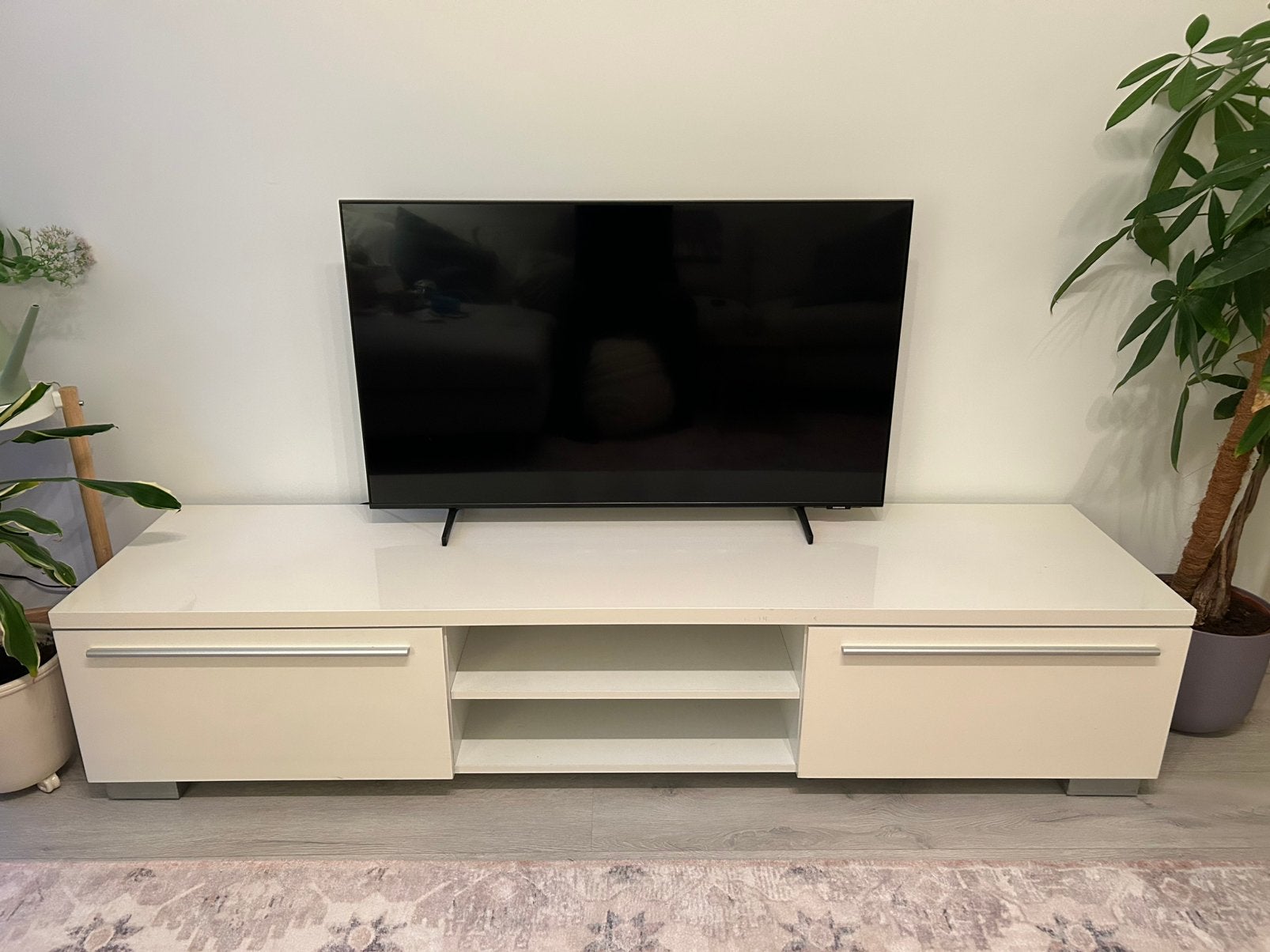 Modern wit tv meubel 180cm breed, 37.5 cm hoog en 45 cm diep, Ophalen, 150 tot 200 cm, Zo goed als nieuw, Minder dan 100 cm