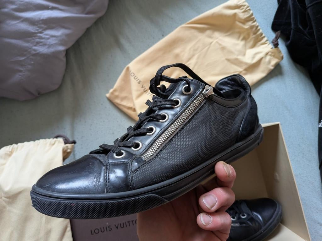 Louis Vuitton sneakers maat 42 / 43, Ophalen of Verzenden, Zwart